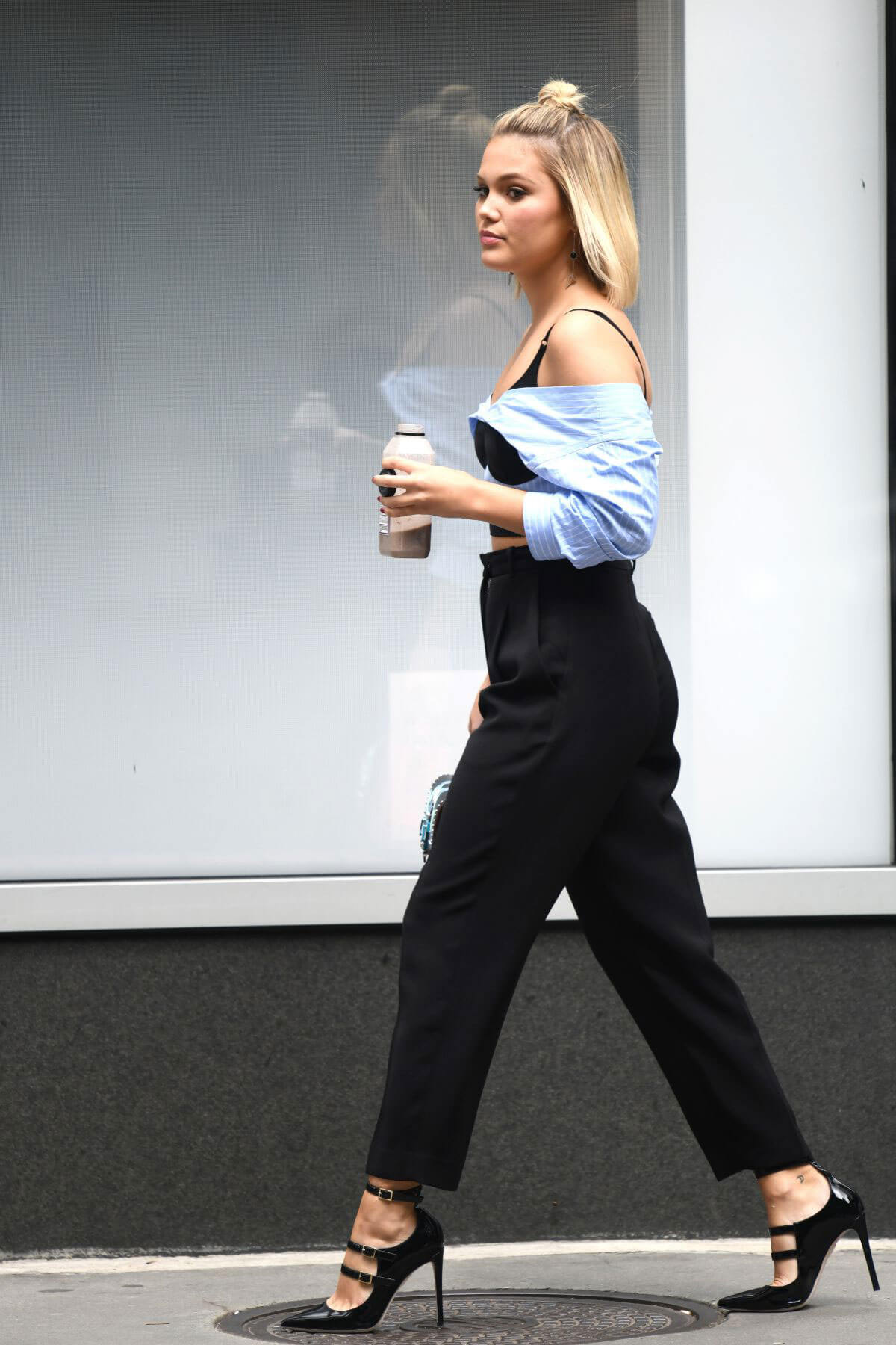 Olivia Holt Stills Out in New York 2018/06/06