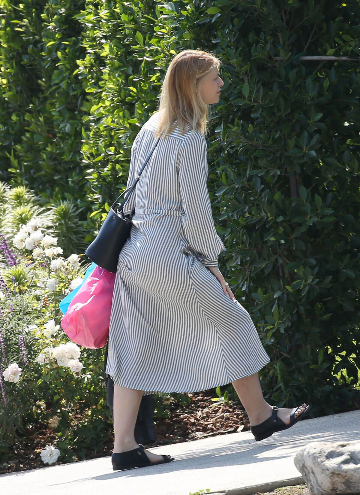 Pregnant Claire Danes Arrives at Her Home in Los Angeles 2018/06/07