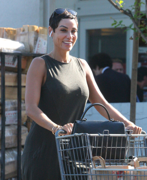 Nicole Murphy Shopping at Bristol Farms in Beverly Hills 2018/05/14 2