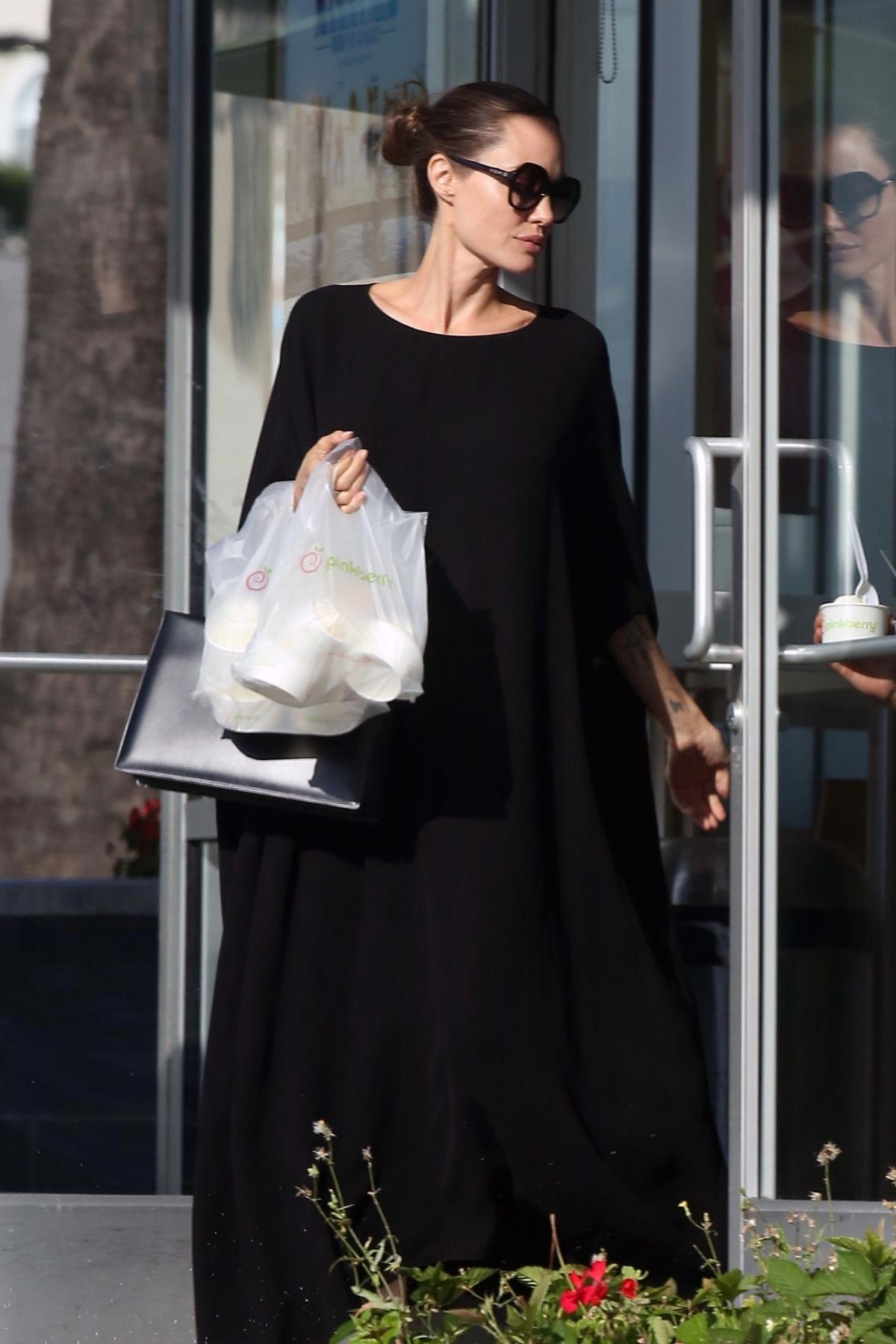 Angelina Jolie Out for Frozen Yogurt in Los Angeles 2018/08/19