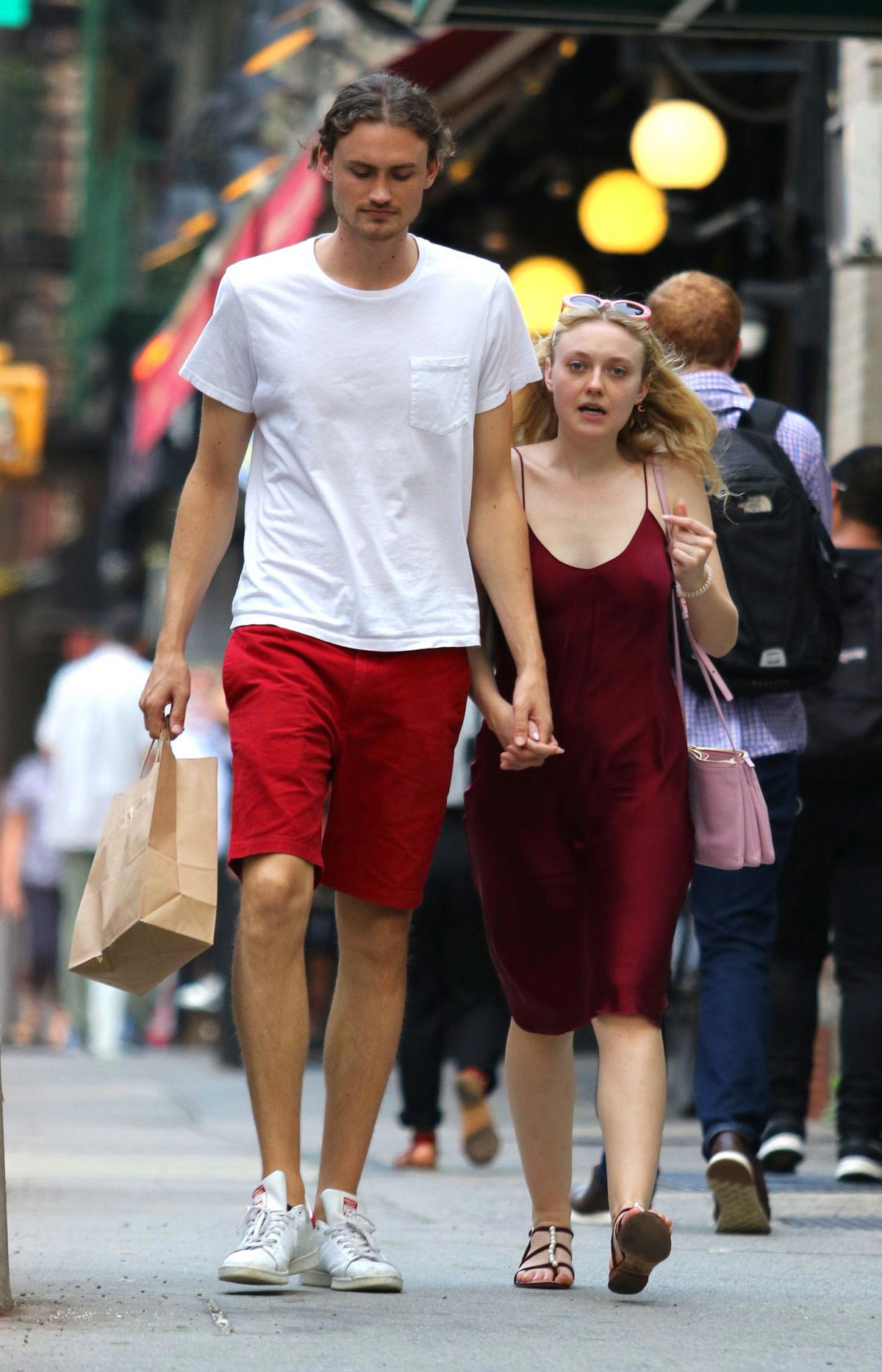 Dakota Fanning and Henry Frye Out for Dinner in New York 2018/08/27