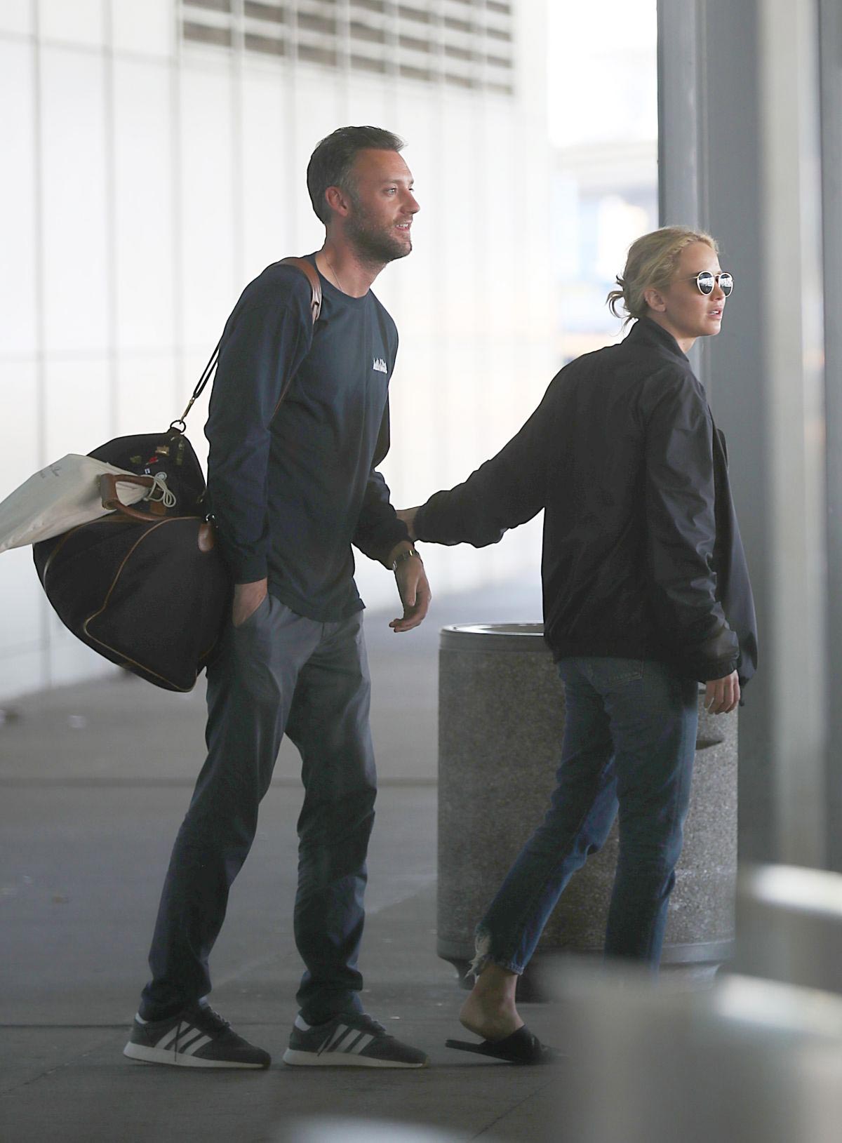 Jennifer Lawrence and Cooke Maroney at JFK Airport in New York 2018/08/23