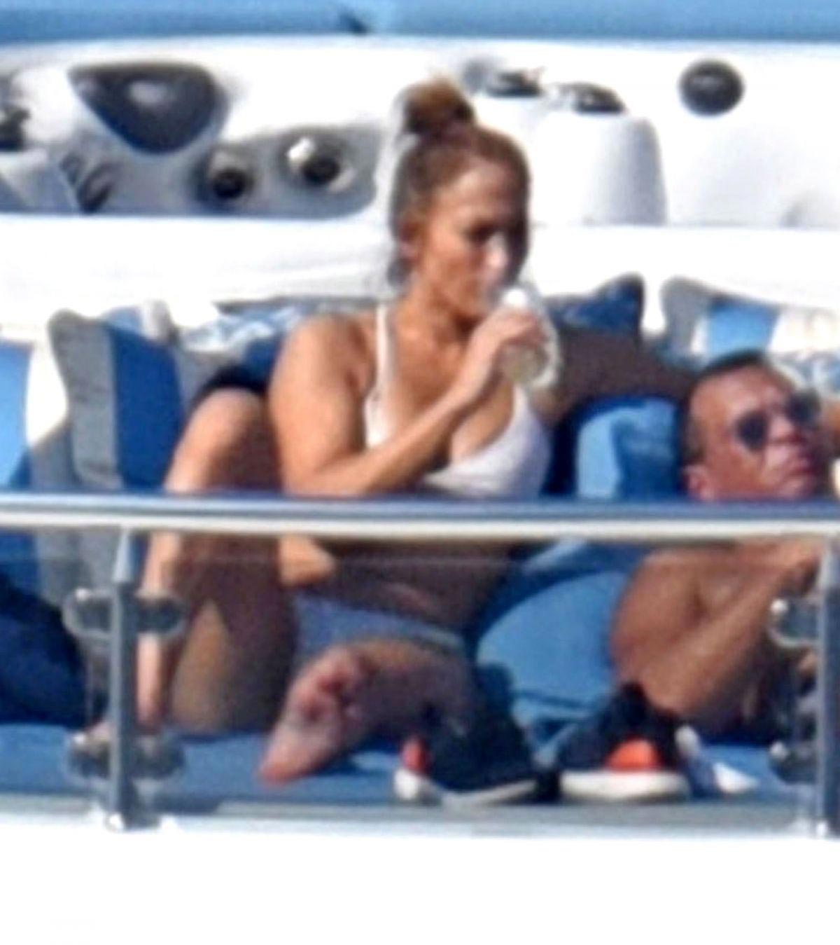 Jennifer Lopez at a Yacht in Costiera Amalfitana Capri 2018/08/07