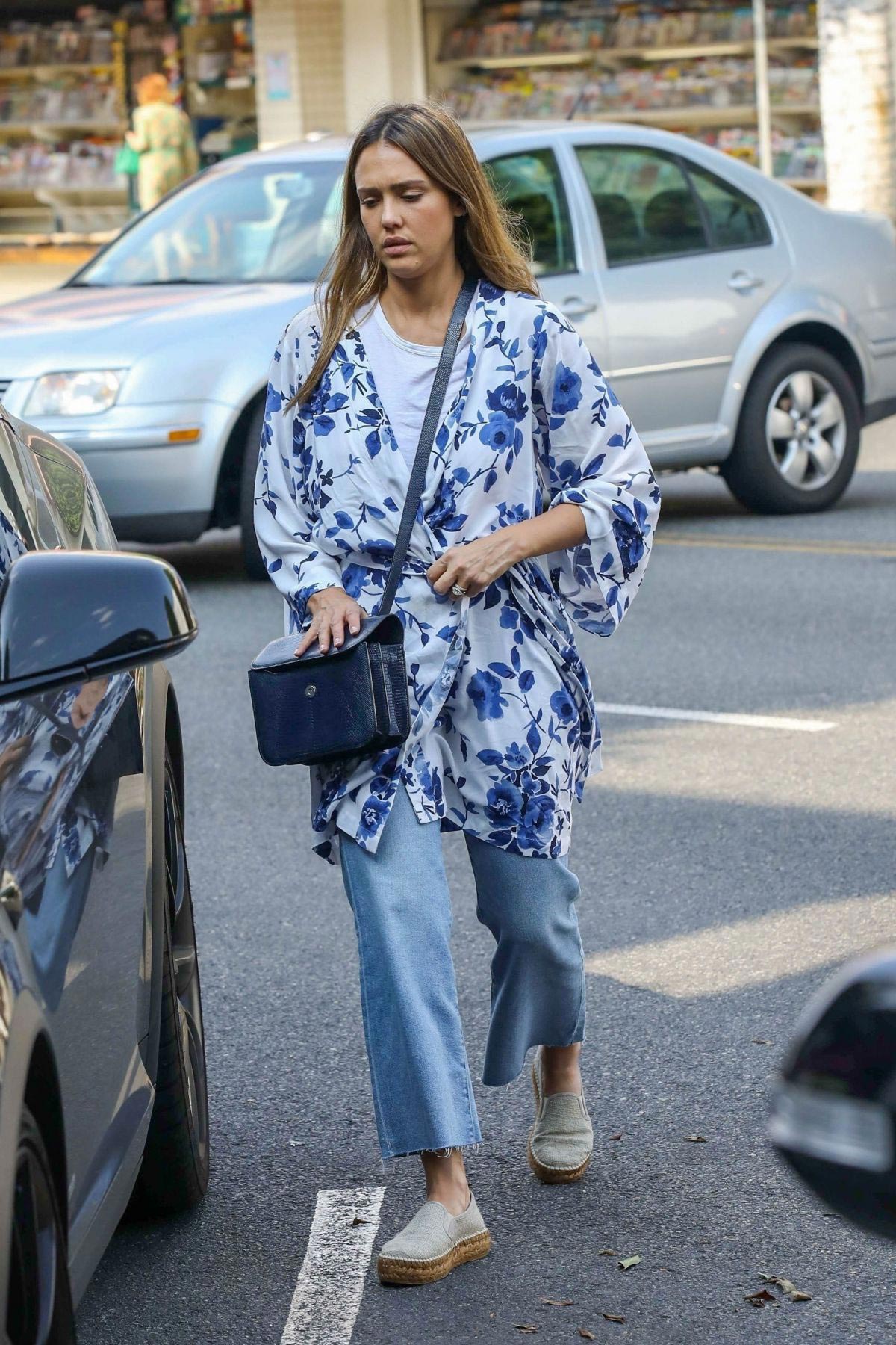 Jessica Alba Out for Lunch in Beverly Hills 2018/08/10