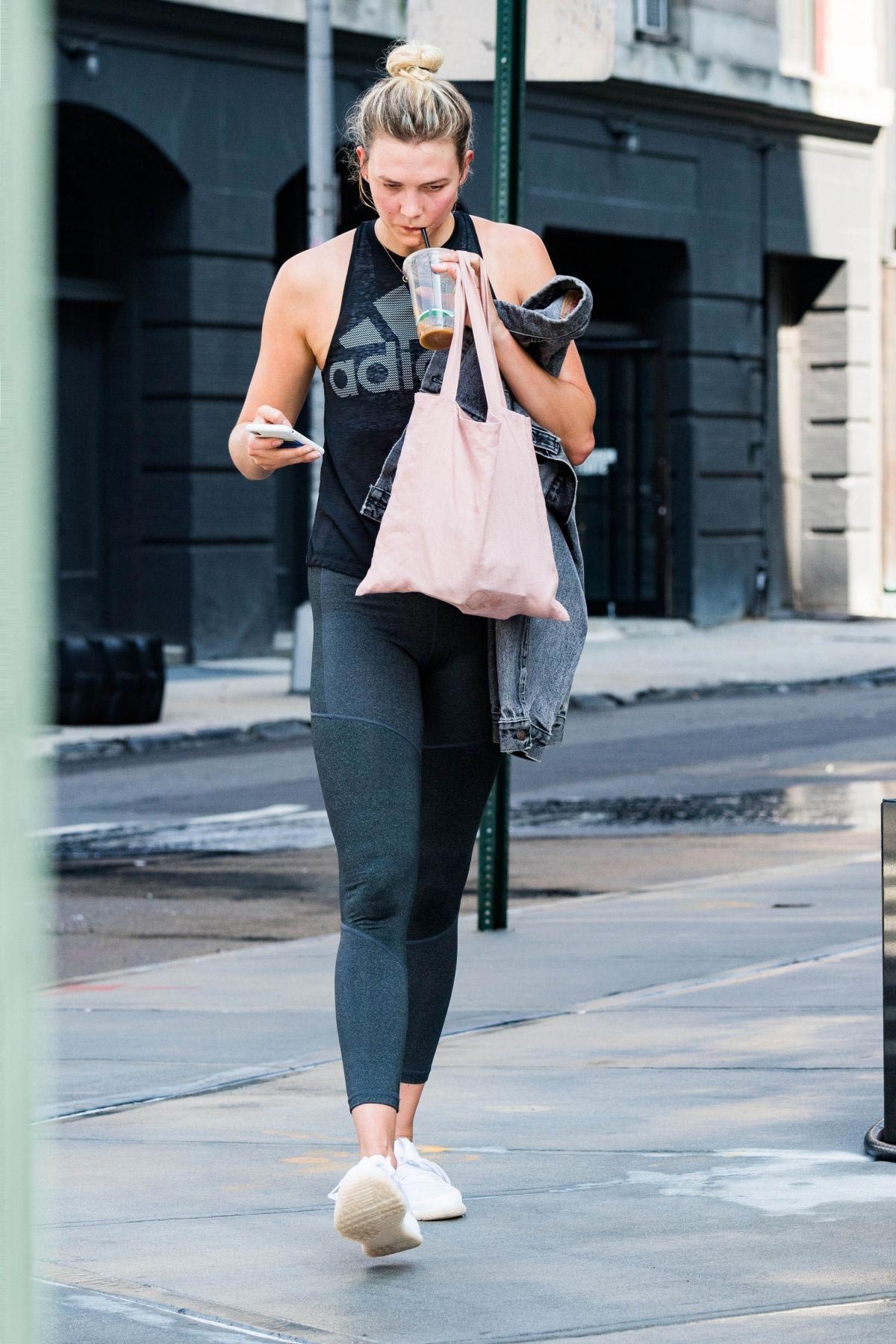 Karlie Kloss Leaves Gym in New York 2018/08/14