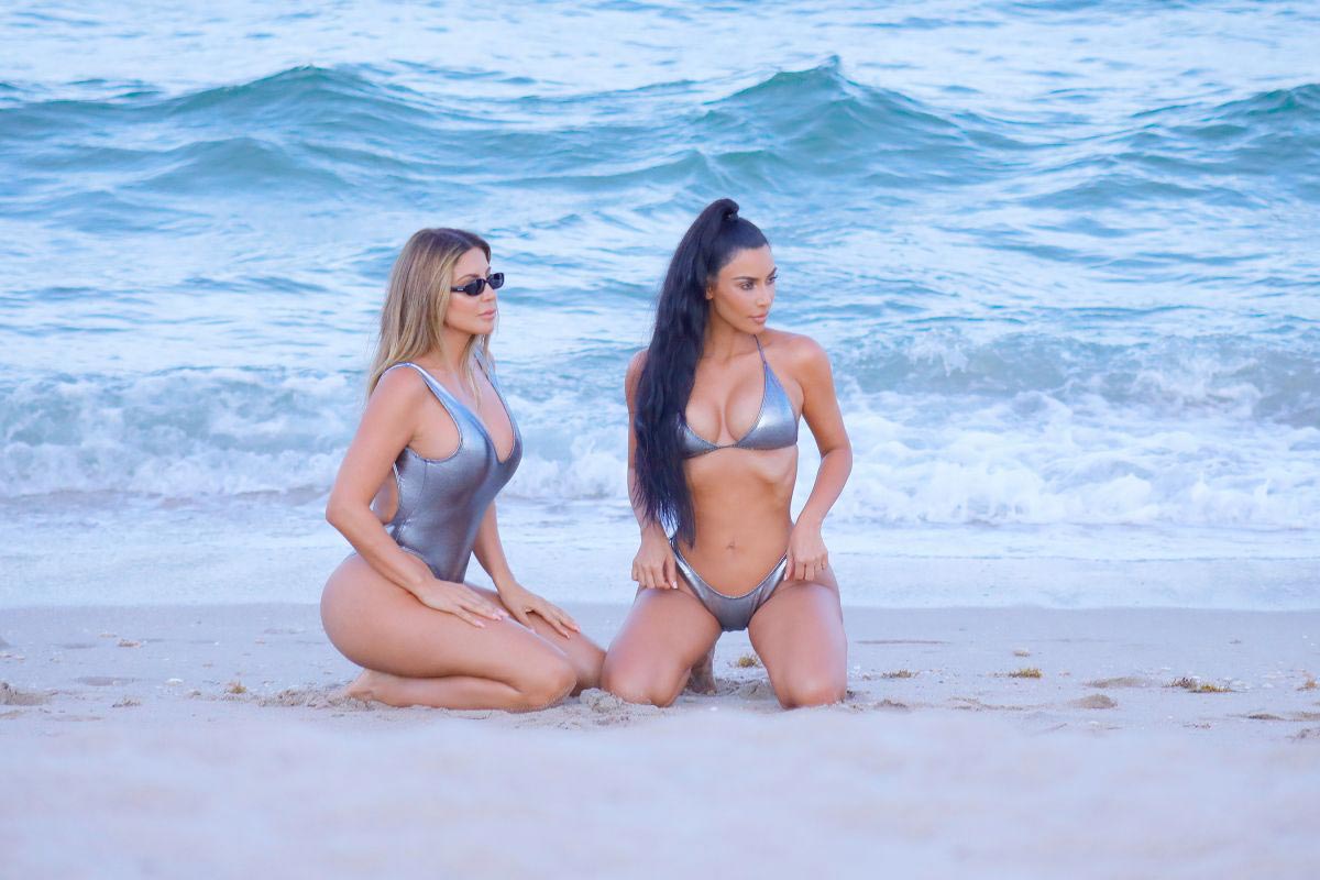 Kim Kardashian and Larsa Pippen at a Beach in Miami 2018/08/18