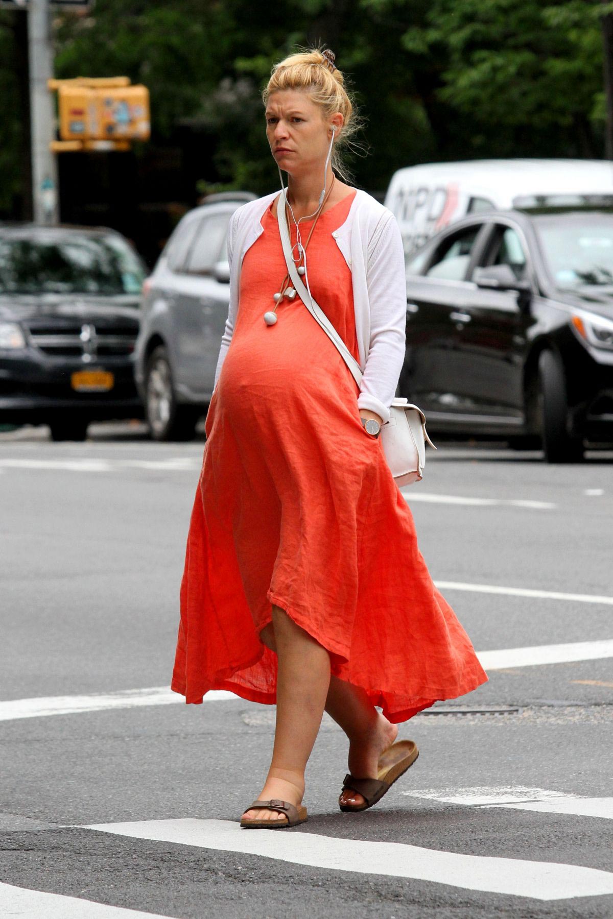 Pregnant Claire Danes Out and About in New York 2018/08/20