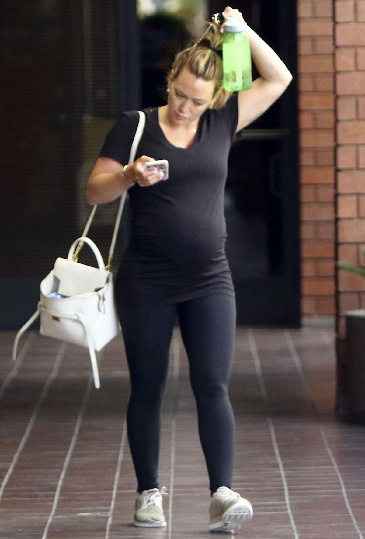 Pregnant Hilary Duff Out and About in Los Angeles 2018/08/12