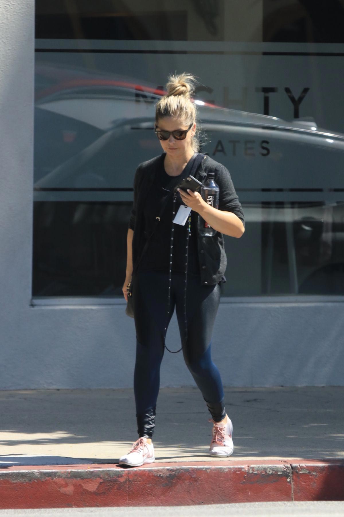 Sarah Michelle Gellar Leaves Pilates Class in Studio City 2018/08/14