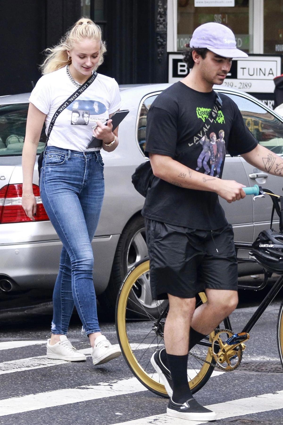 Sophie Turner and Joe Jonas Out in New York 2018/08/14