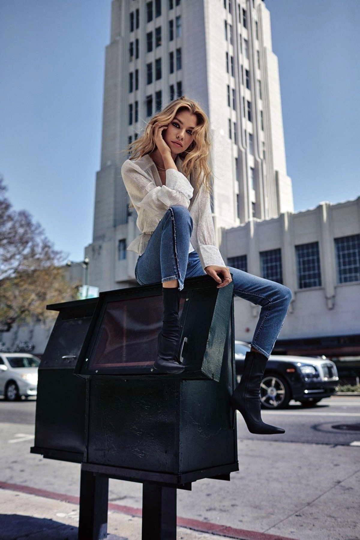 Stella Maxwell For 7 for All Mankind Fall 2018 Campaign Photos 2018/08/21