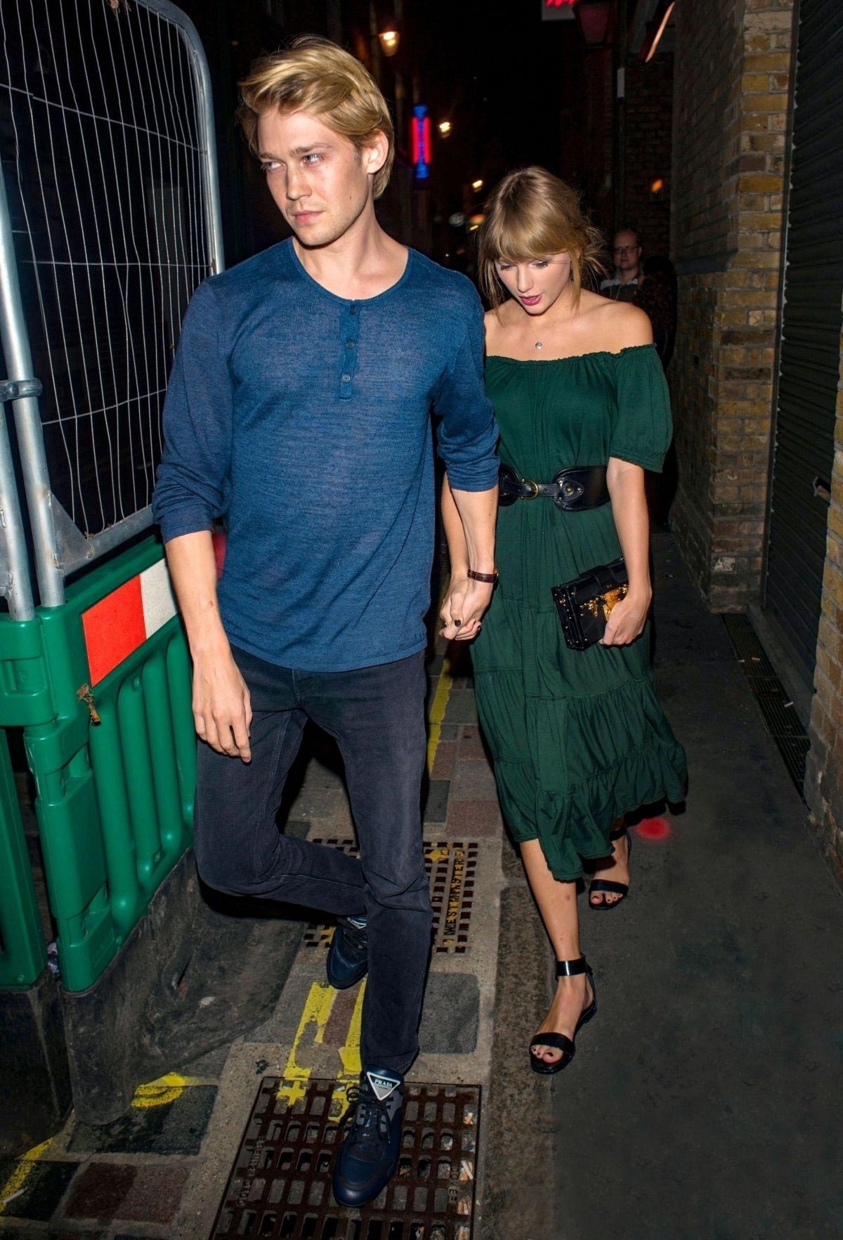 Taylor Swift and Joe Alwyn Night Out in London 2018/08/23