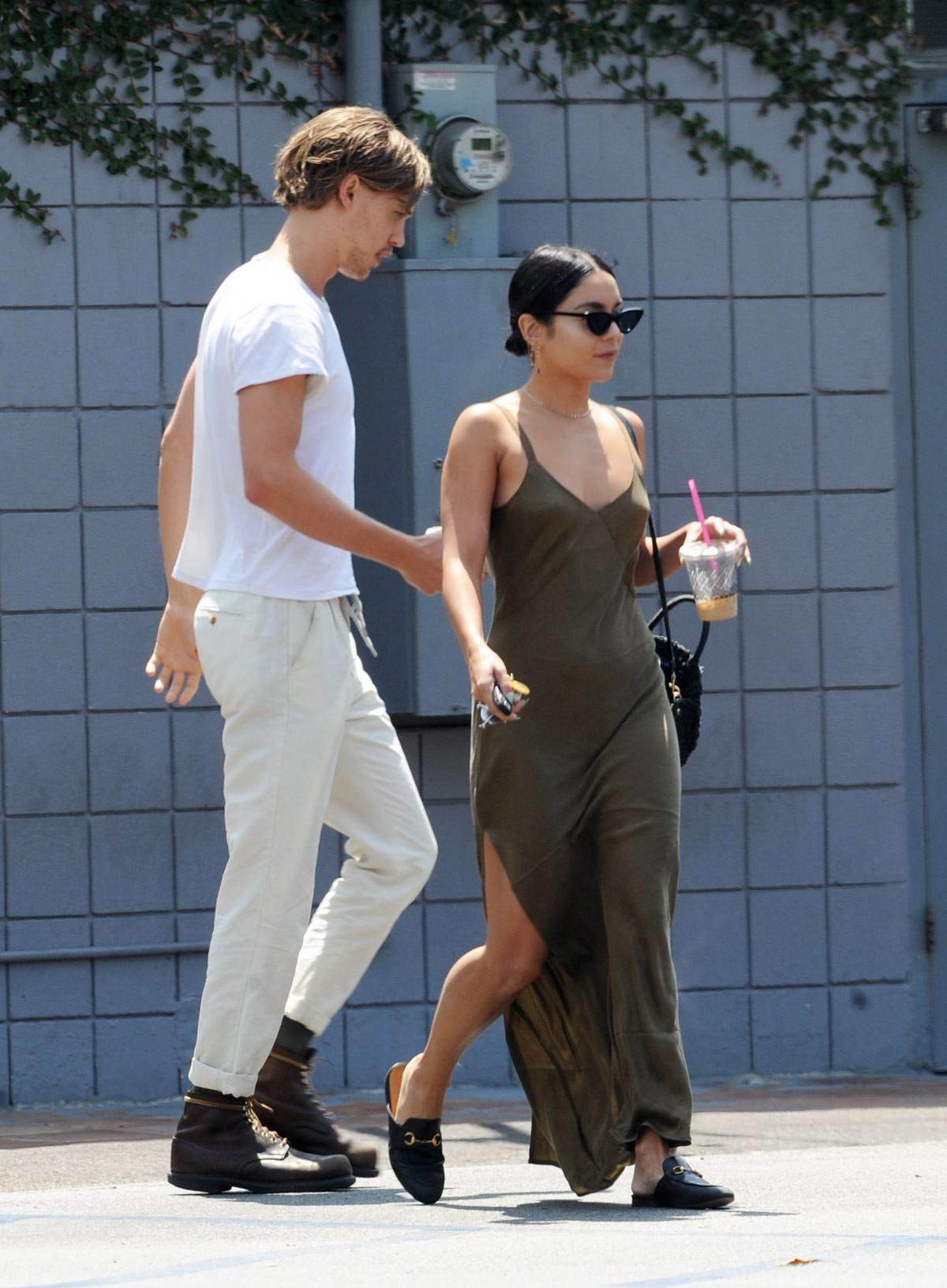 Vanessa Hudgens and Austin Butler Out for Breakfast in Burbank 2018/08/17