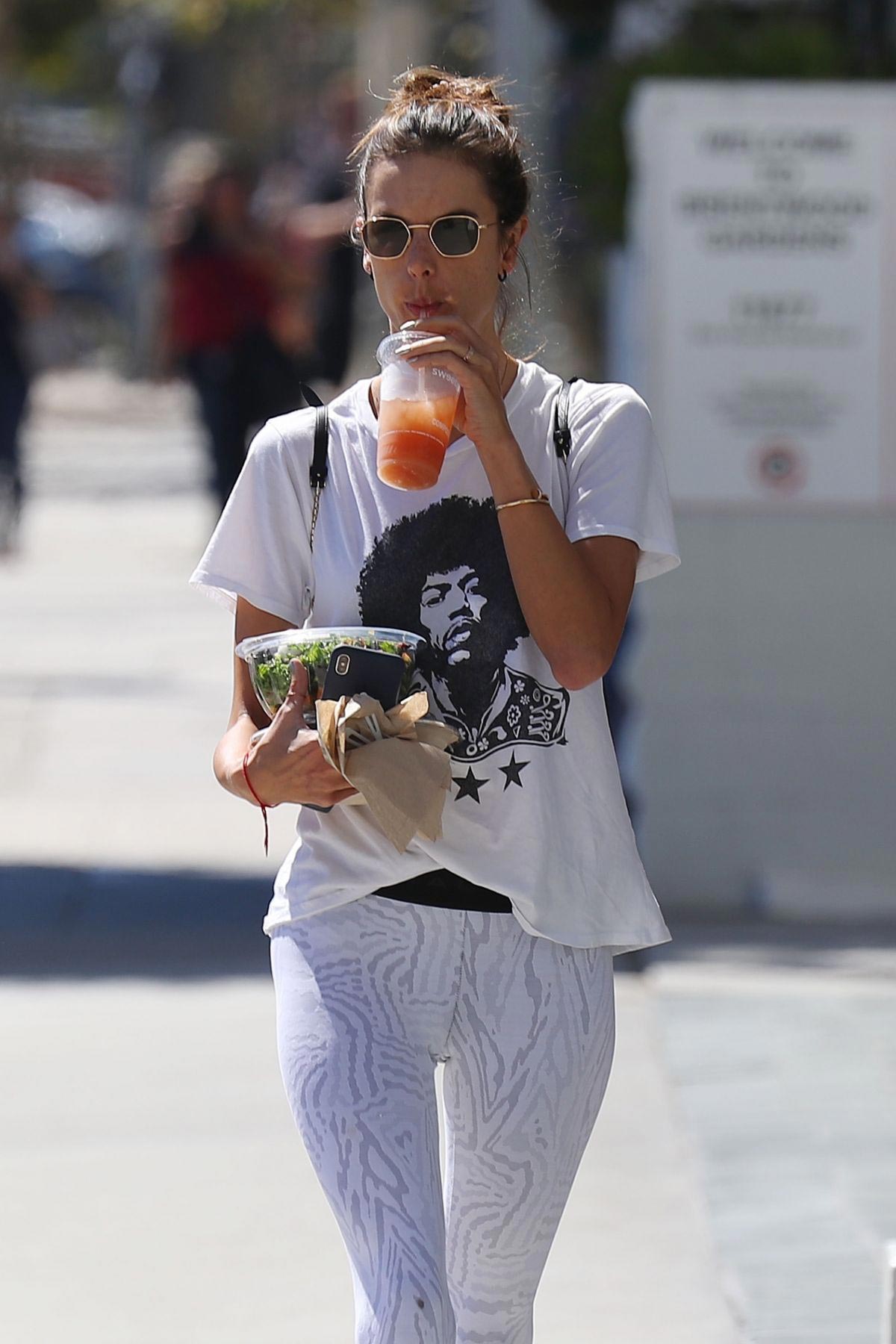 Alessandra Ambrosio Out and About in Los Angeles 2018/09/14