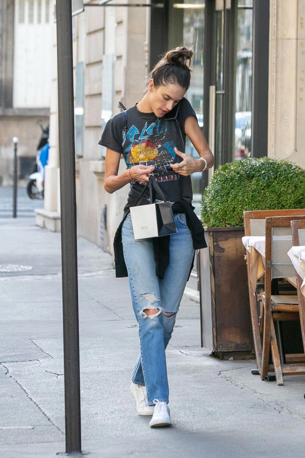 Alessandra Ambrosio Out in Paris 2018/09/29