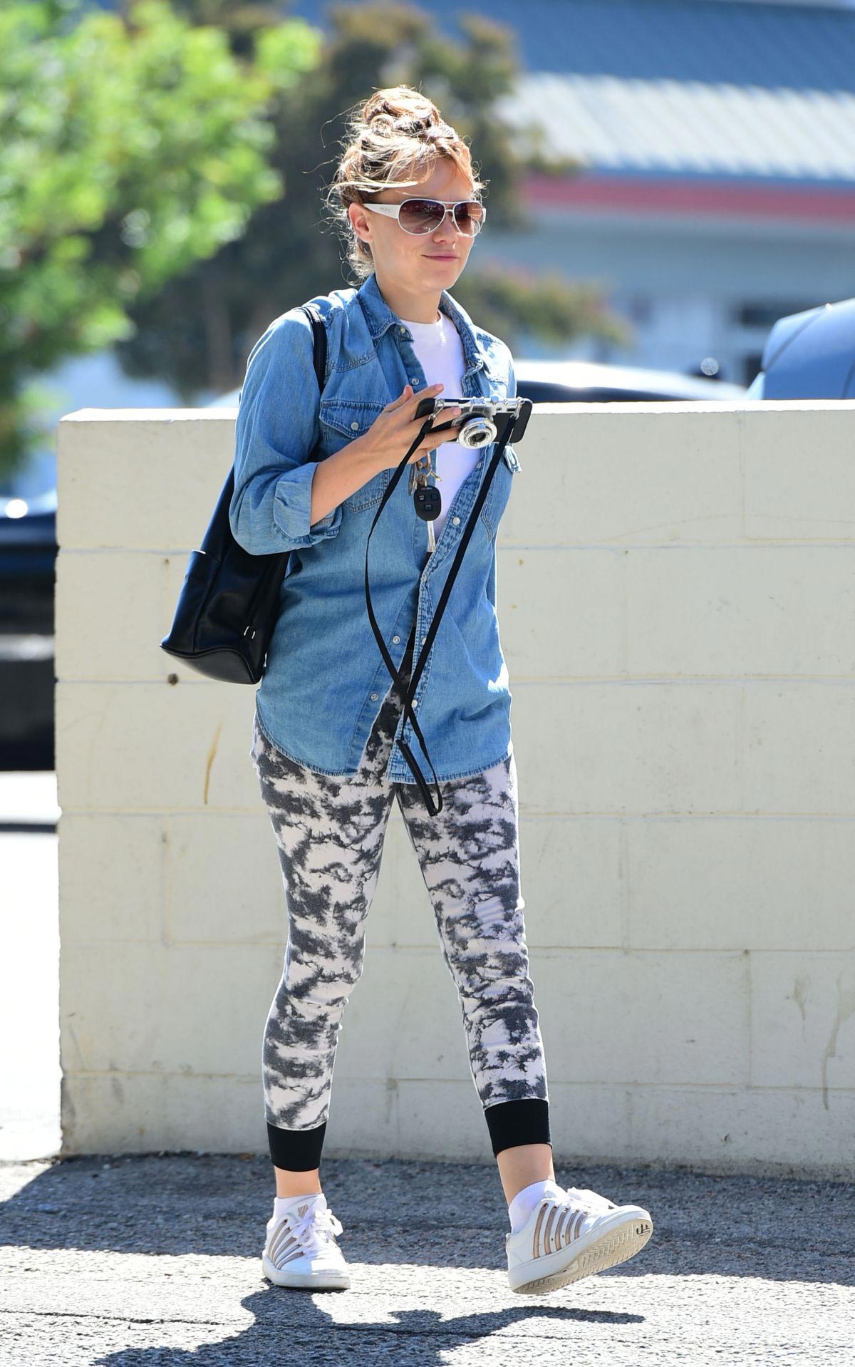 Bethany Joy Lenz Out and About in Los Angeles 2018/09/12