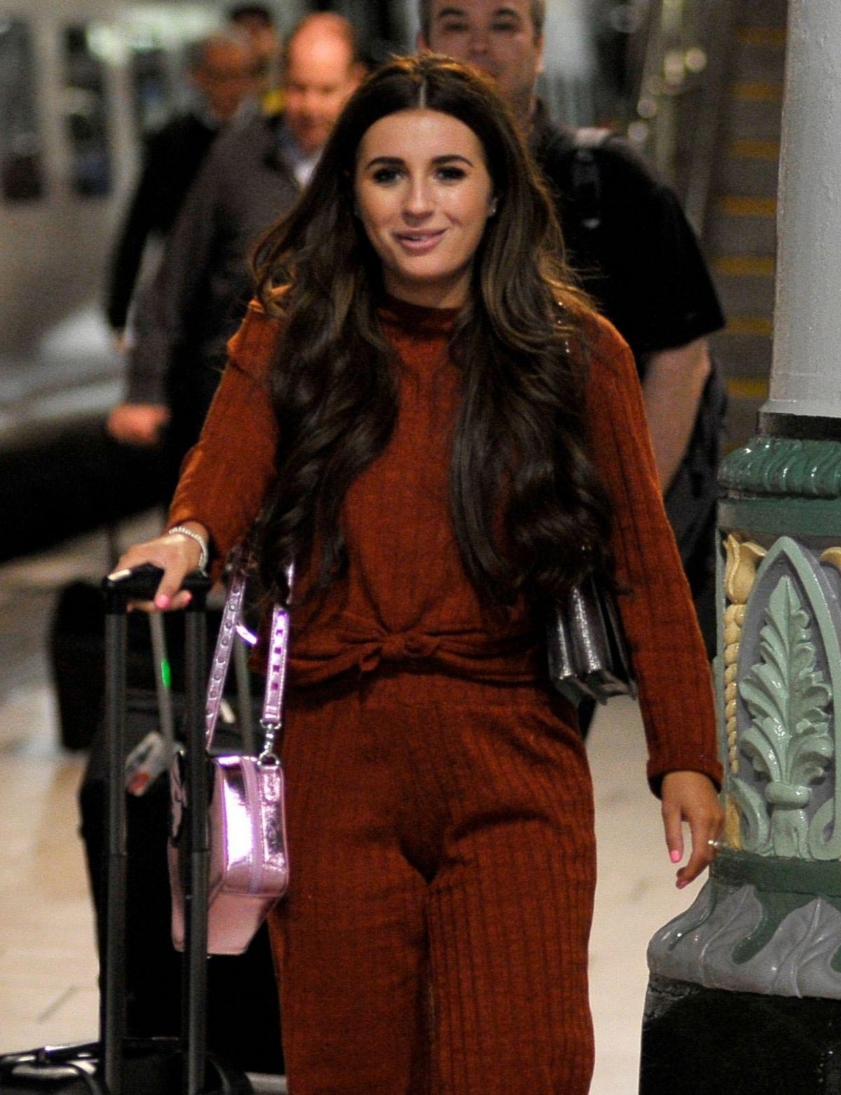 Dani Dyer at Piccadilly Train Station in Manchester 2018/09/04