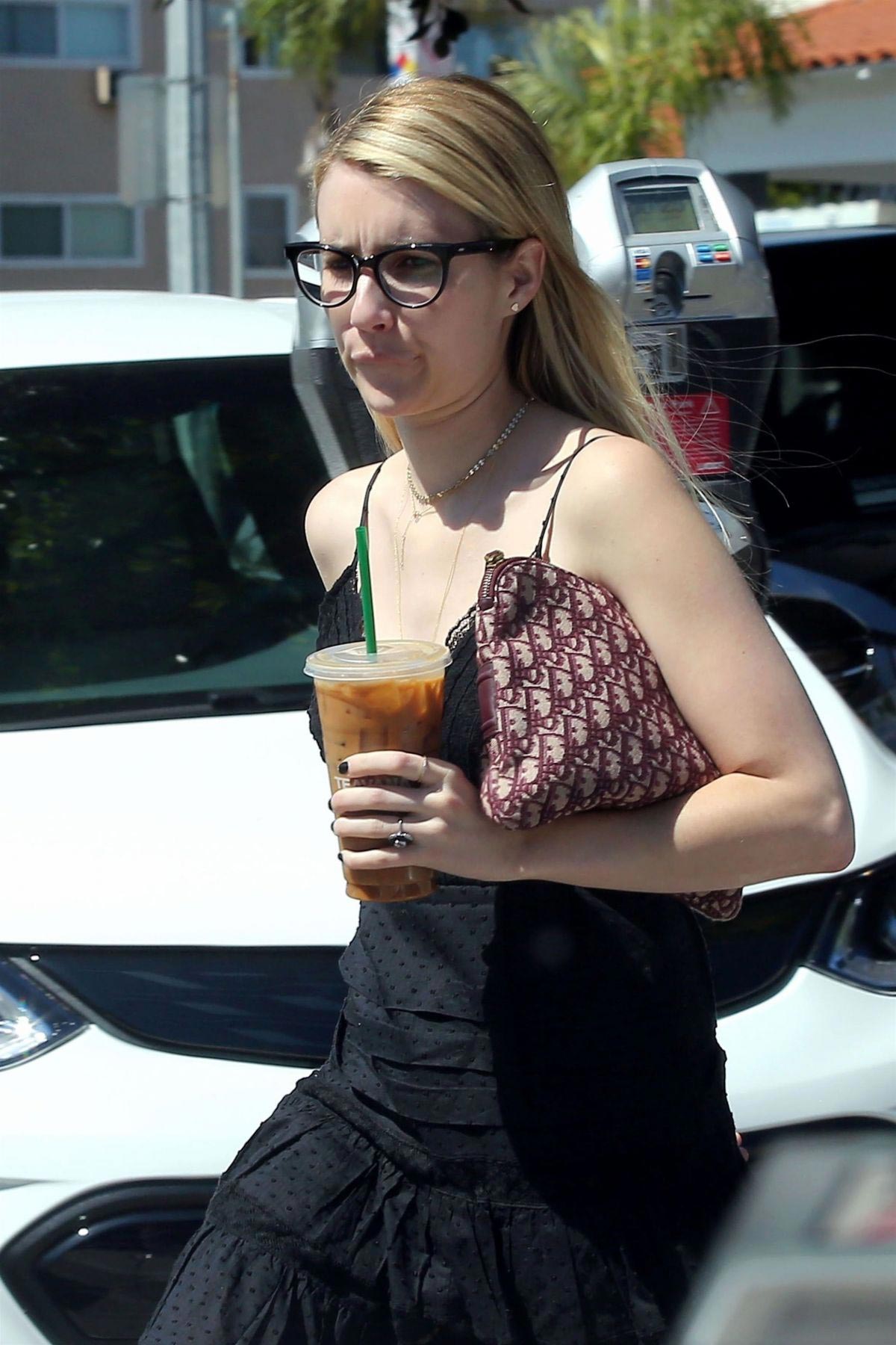 Emma Roberts Leaves a Starbucks in Brentwood 2018/08/30