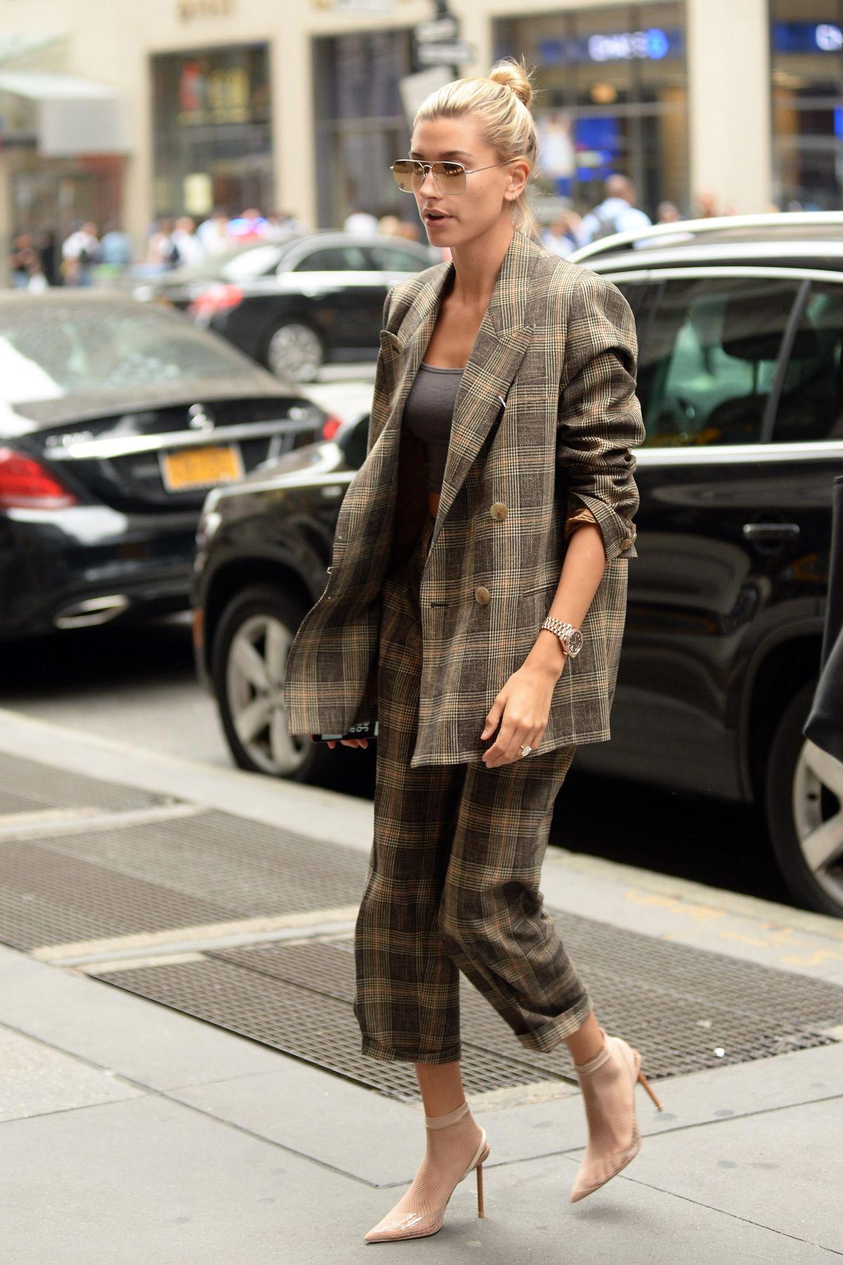 Hailey Baldwin Arrives at a Business Meeting in New York 2018/09/07