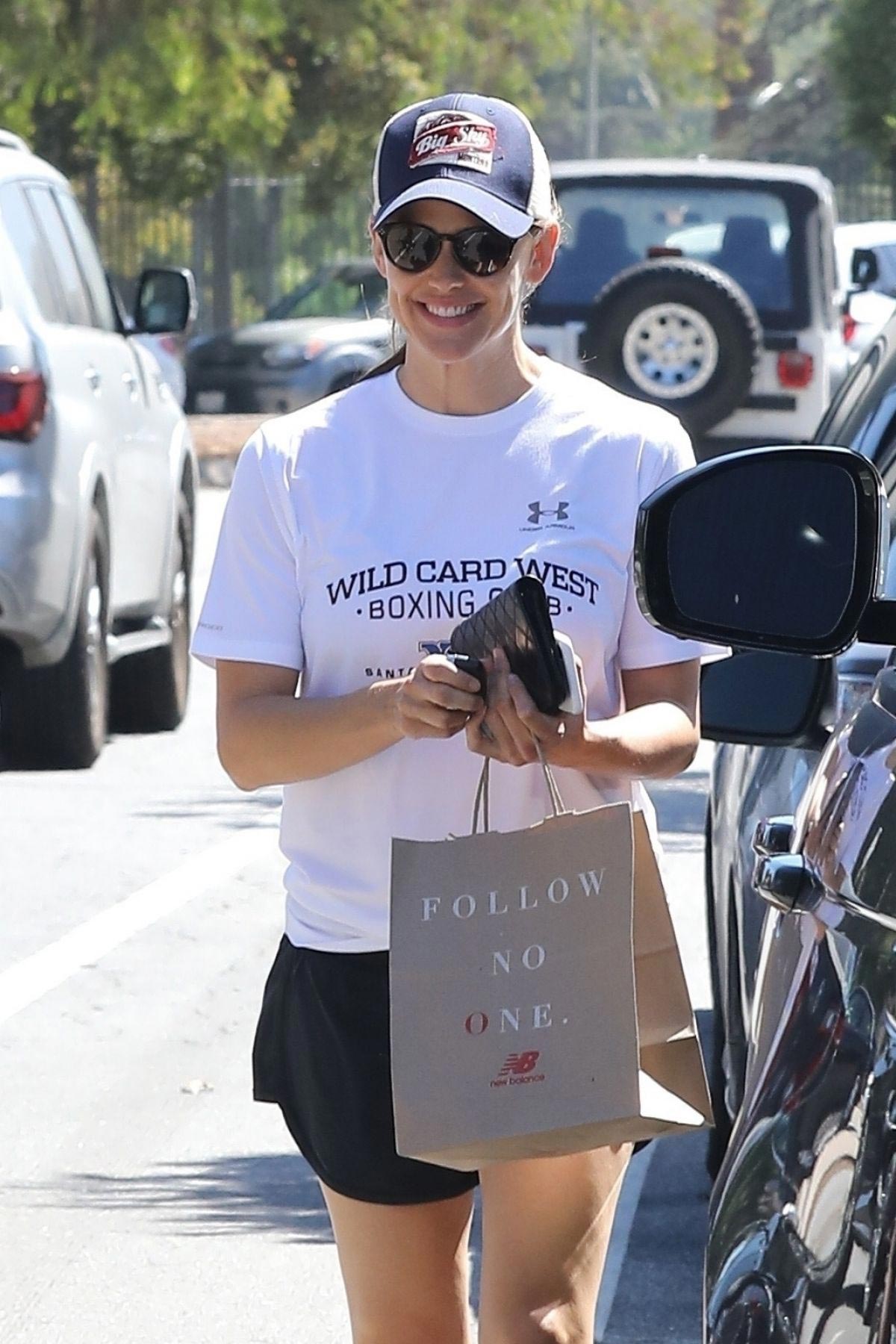 Jennifer Garner in Shorts Out in Brentwood 2018/09/15