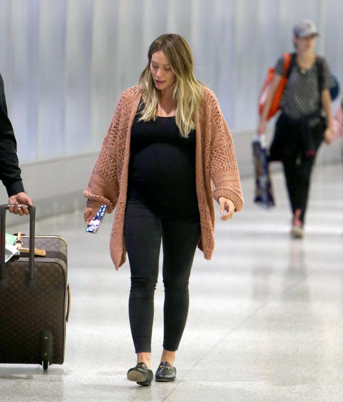 Pregnant Hilary Duff at JFK Airport in New York 2018/08/26