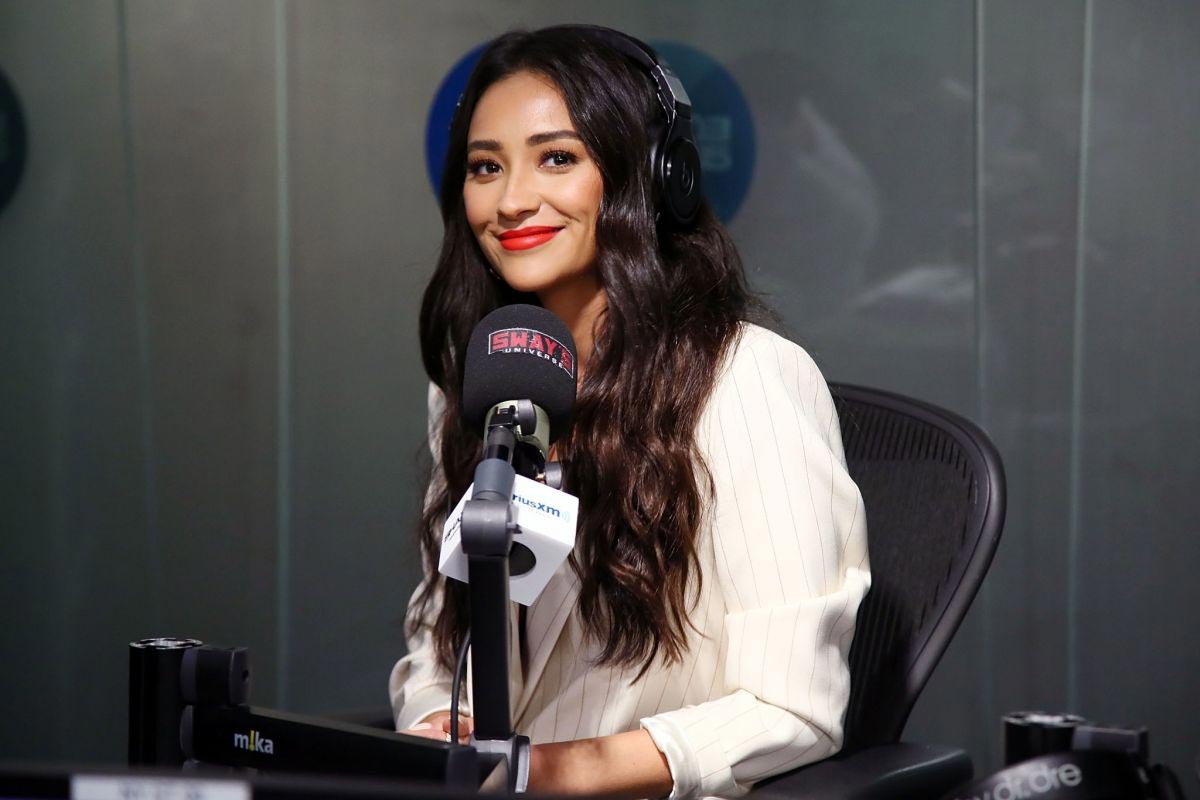 Shay Mitchell at SiriusXM Studios in New York 2018/09/04