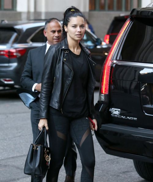 Adriana Lima Arrives at Her Hotel in New York 2018/10/12 2