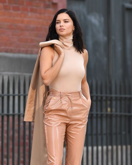 Adriana Lima on the Set of Photoshoot in New York 2018/10/04 5