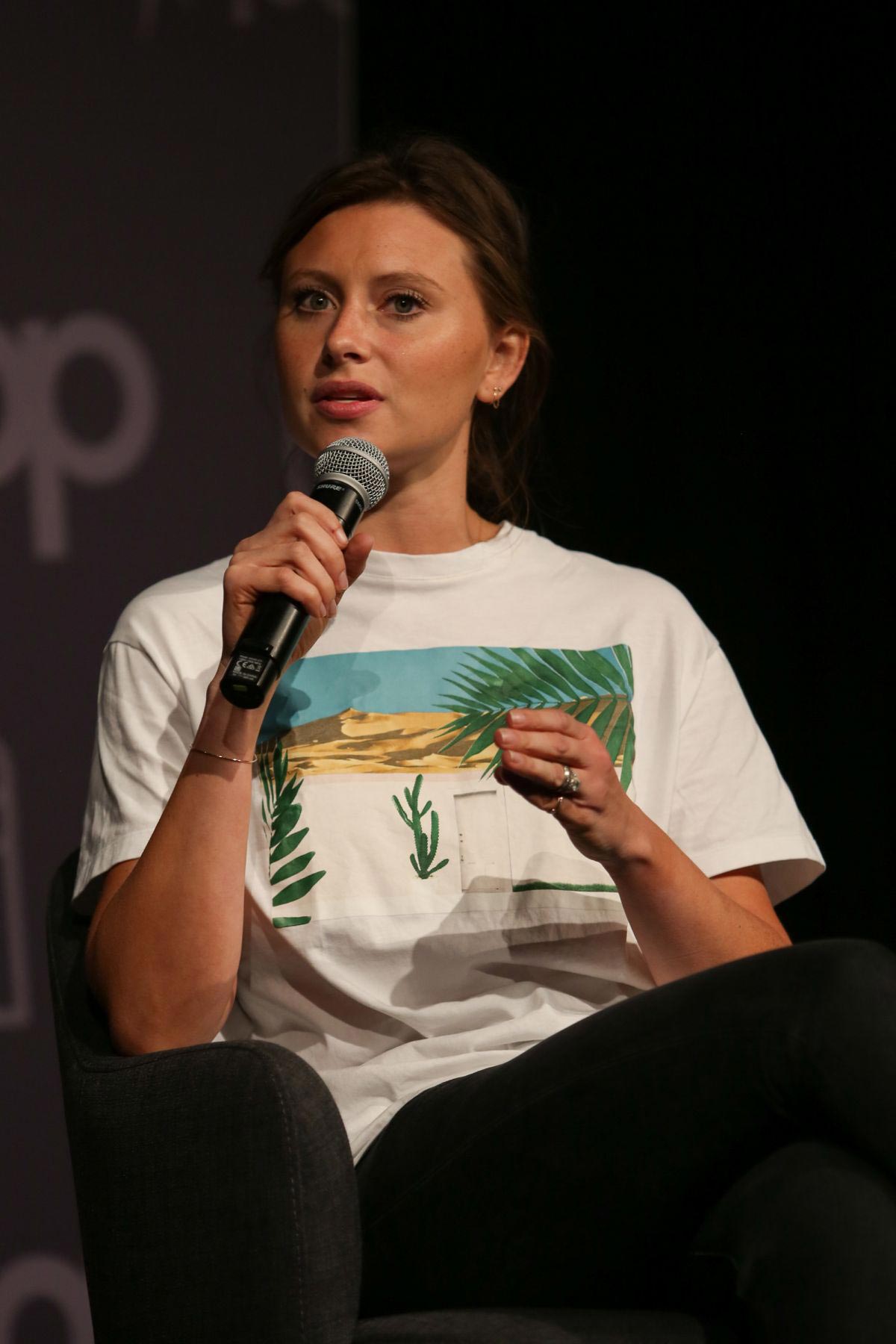 Aly Michalka at New York Comic Con 2018/09/29