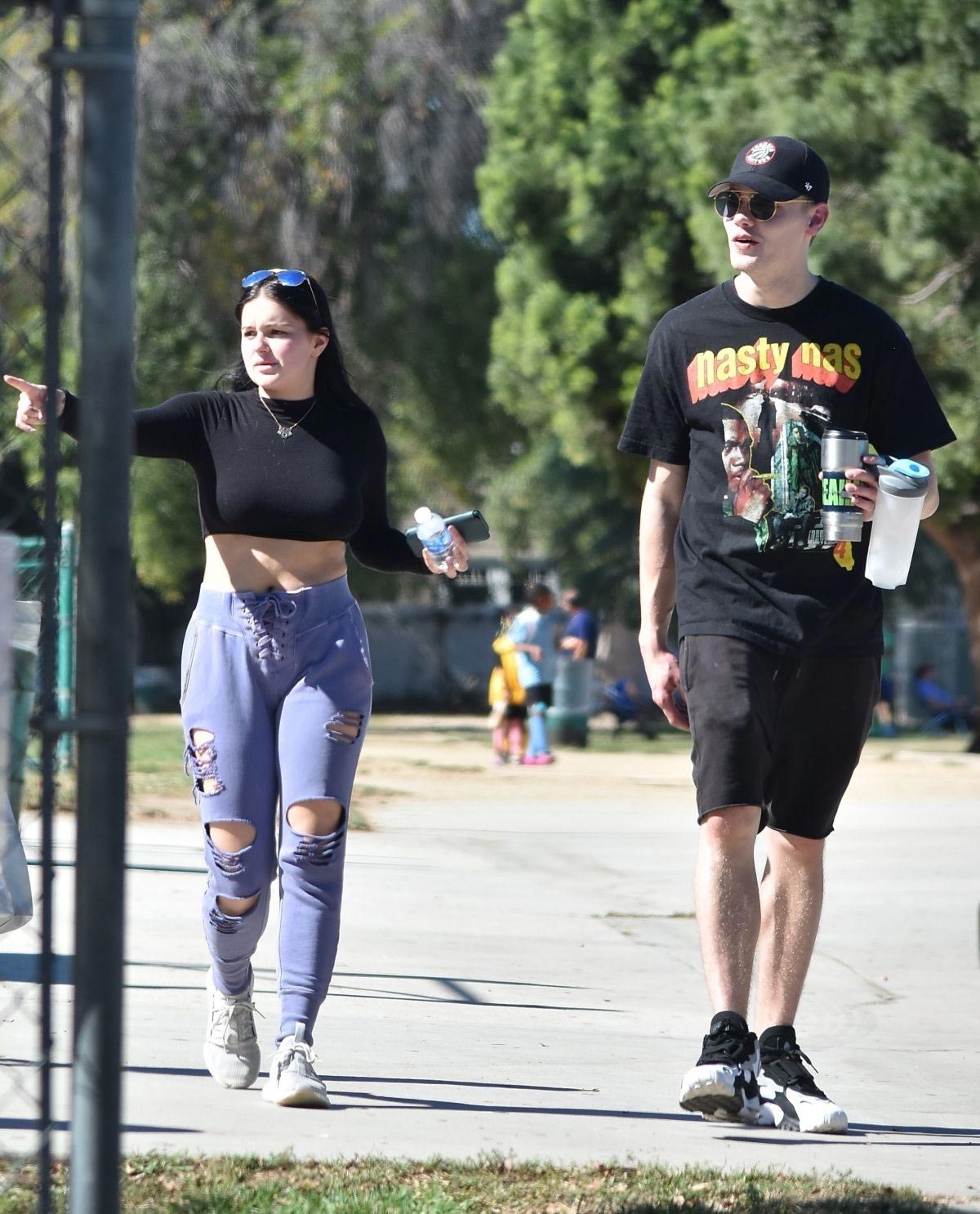 Ariel Winter Out at a Park in Los Angeles 2018/10/20