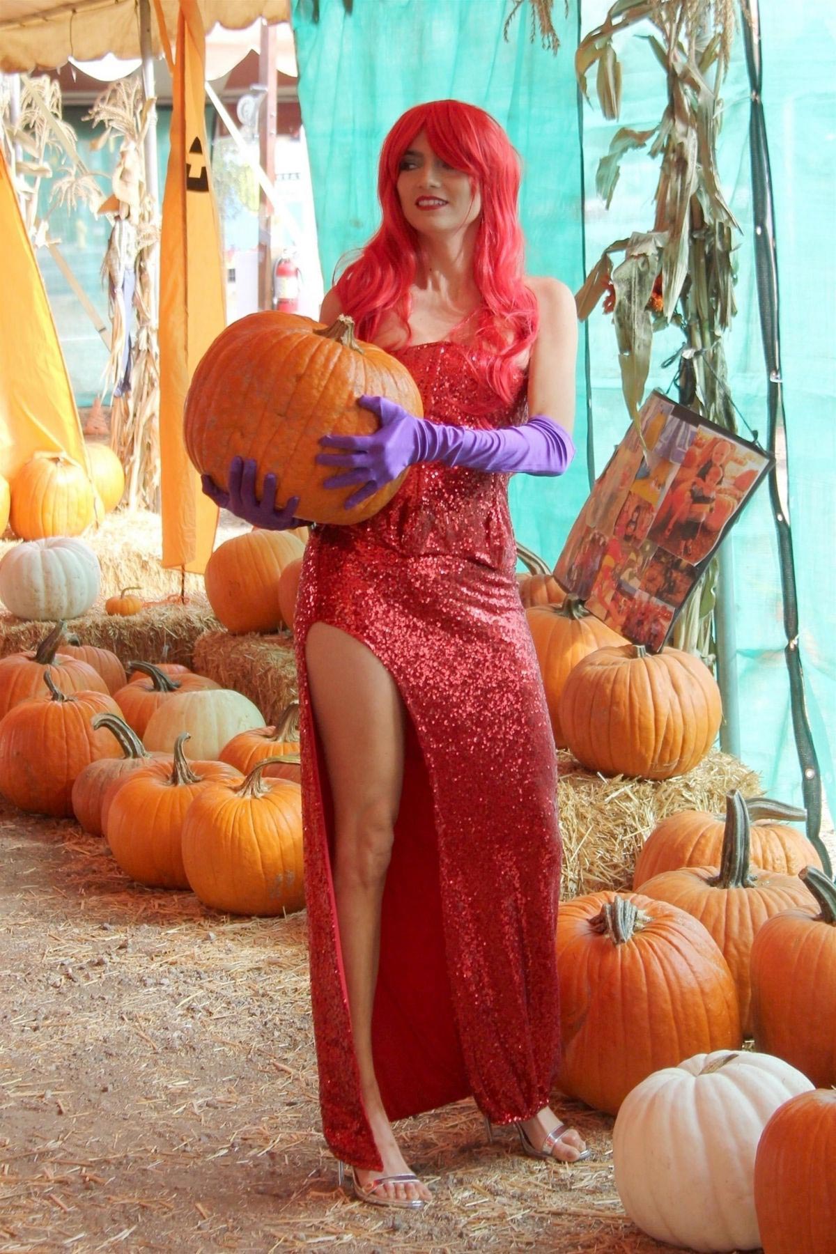 Blanca Blanco as Jessica Rabbit at a Pumpkin Patch in Los Angeles 2018/10/22