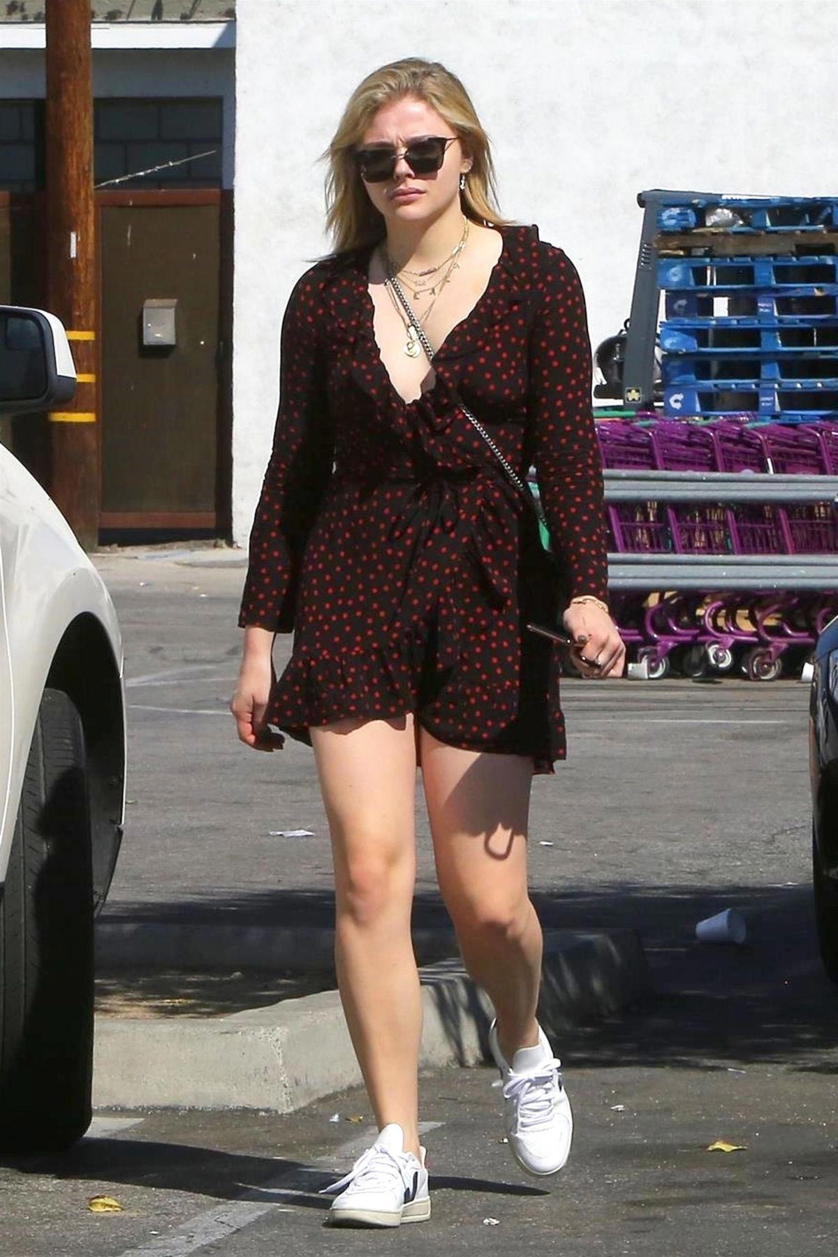 Chloe Moretz Out and About in Los Angeles 2018/10/21