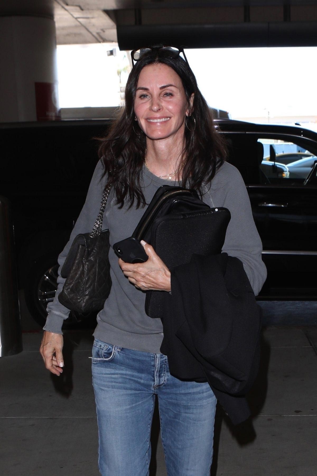 Courteney Cox at Los Angeles International Airport 2018/10/15