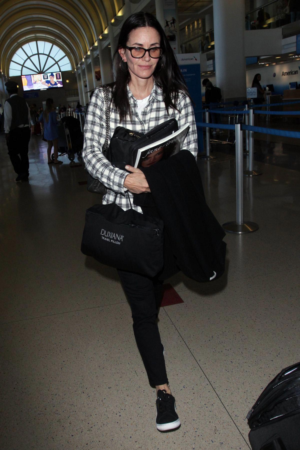 Courteney Cox at Los Angeles International Airport 2018/10/20