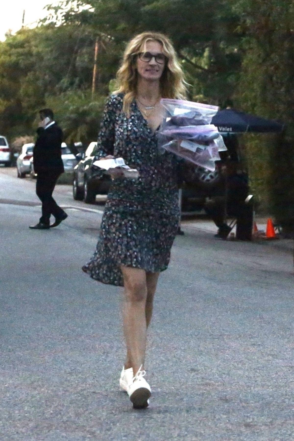 Julia Roberts Arrives at a Party in Malibu 2018/10/08