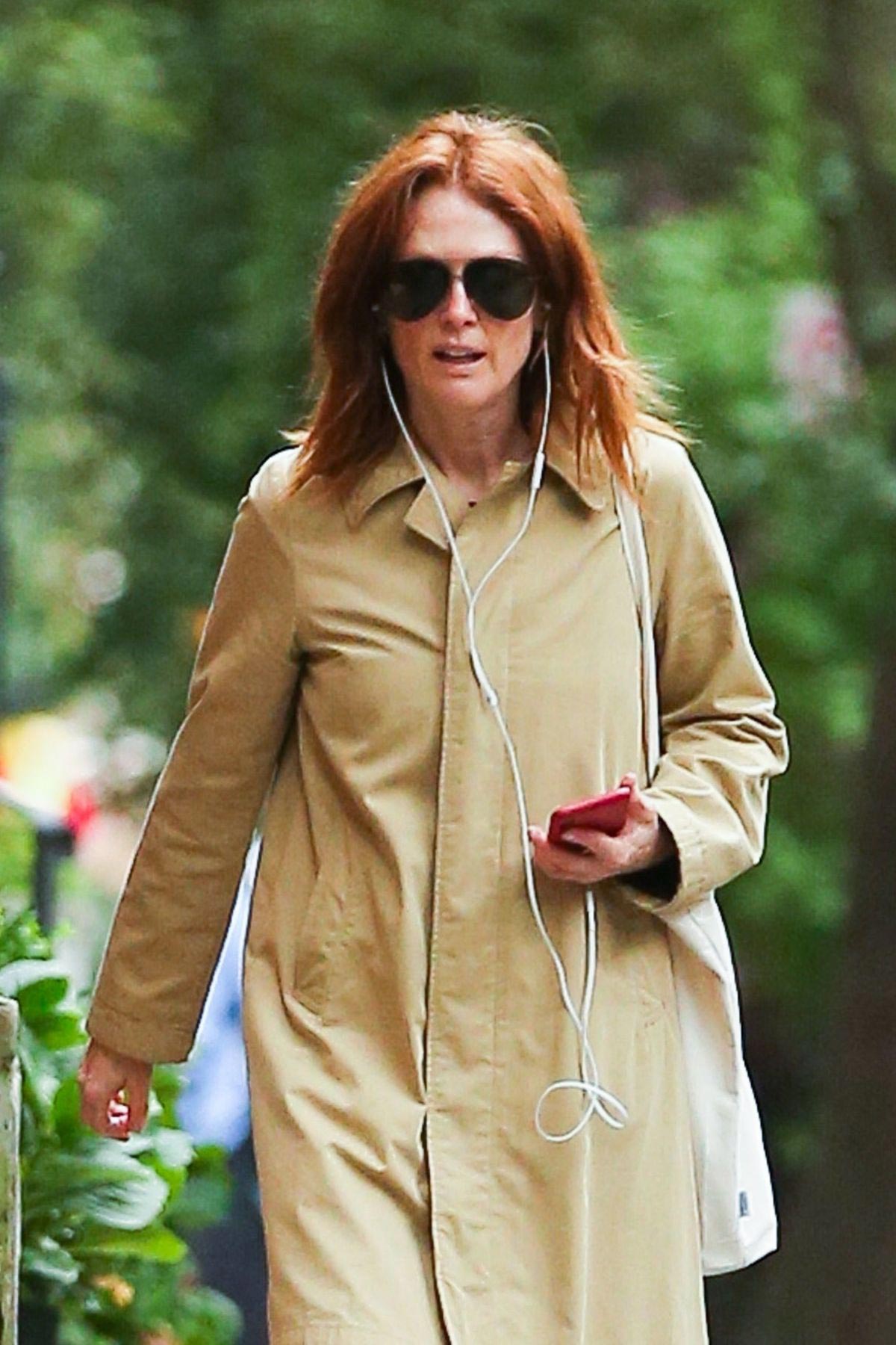 Julianne Moore Out and About in New York 2018/10/08