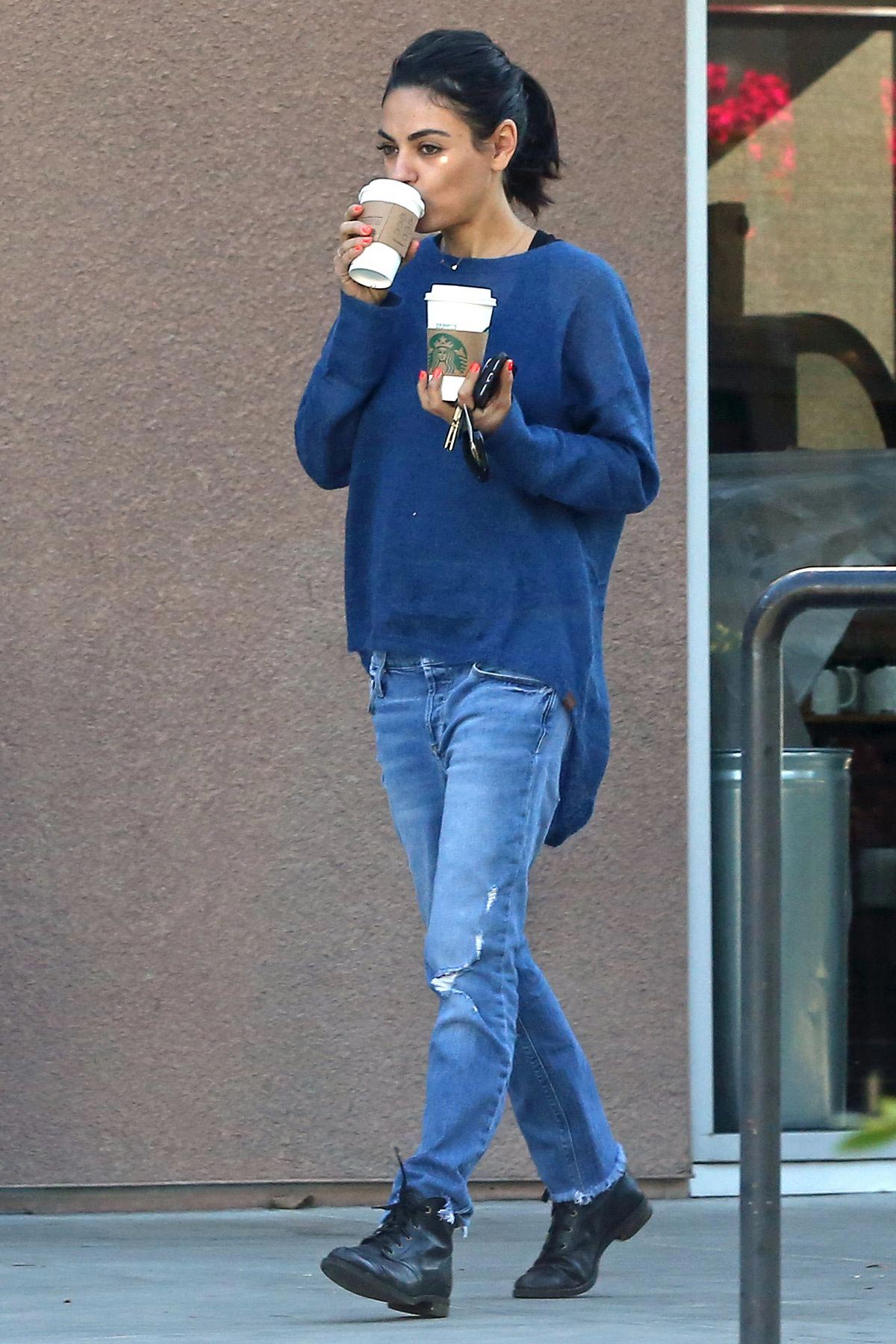 Mila Kunis Out for Coffees in Los Angeles 2018/10/16