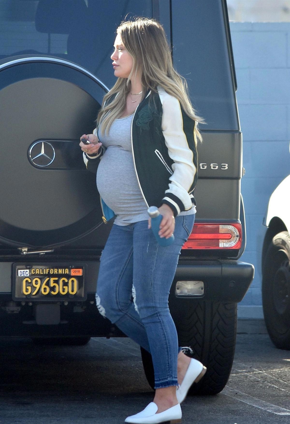 Pregnant Hilary Duff Out in Los Angeles 2018/09/24