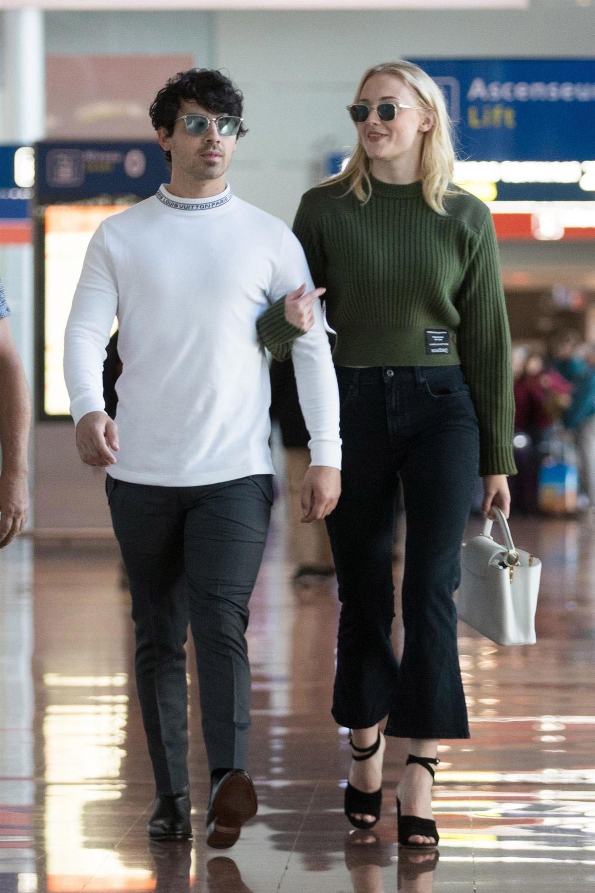 Sophie Turner and Joe Jonas at Charles De Gaulle Airport in Paris 2018/10/01