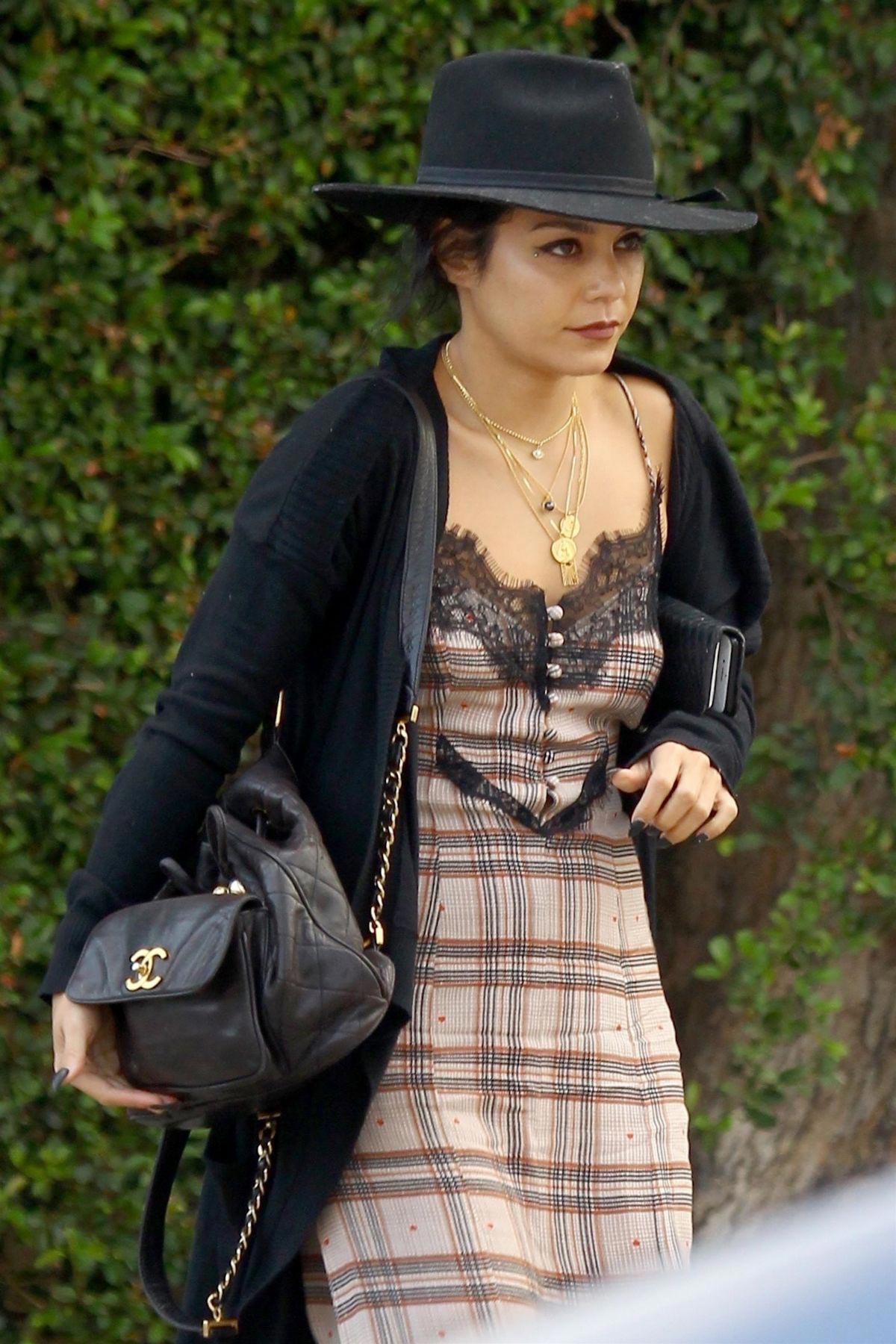 Vanessa Hudgens Out Shopping in Studio City 2018/10/08