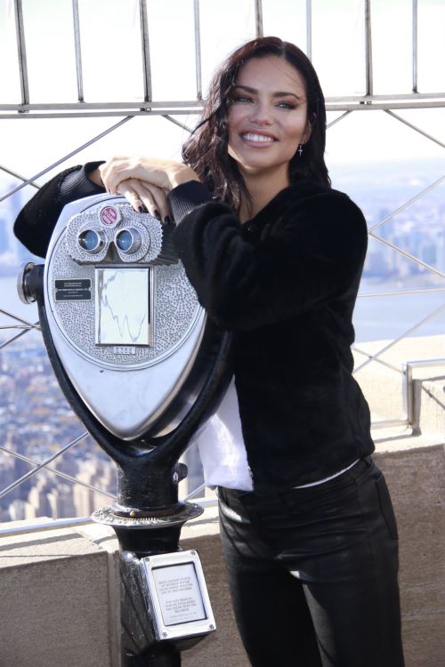 Adriana Lima Lighting Empire State Building in New York 2018/11/07 4