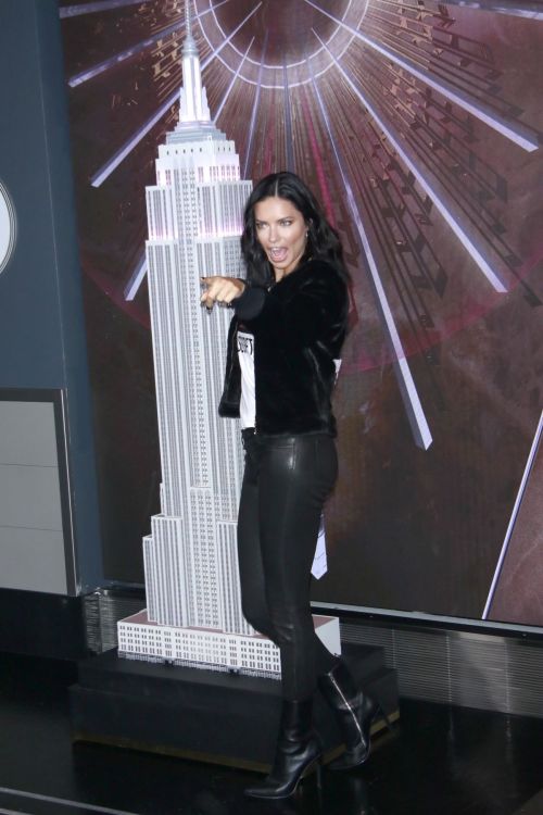 Adriana Lima Lighting Empire State Building in New York 2018/11/07 7