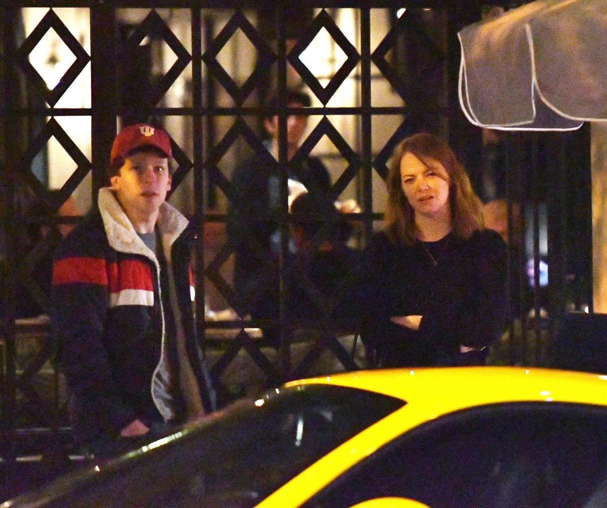 Emma Stone and Jesse Eisenberg Out for Dinner in Los Angeles 2018/11/27