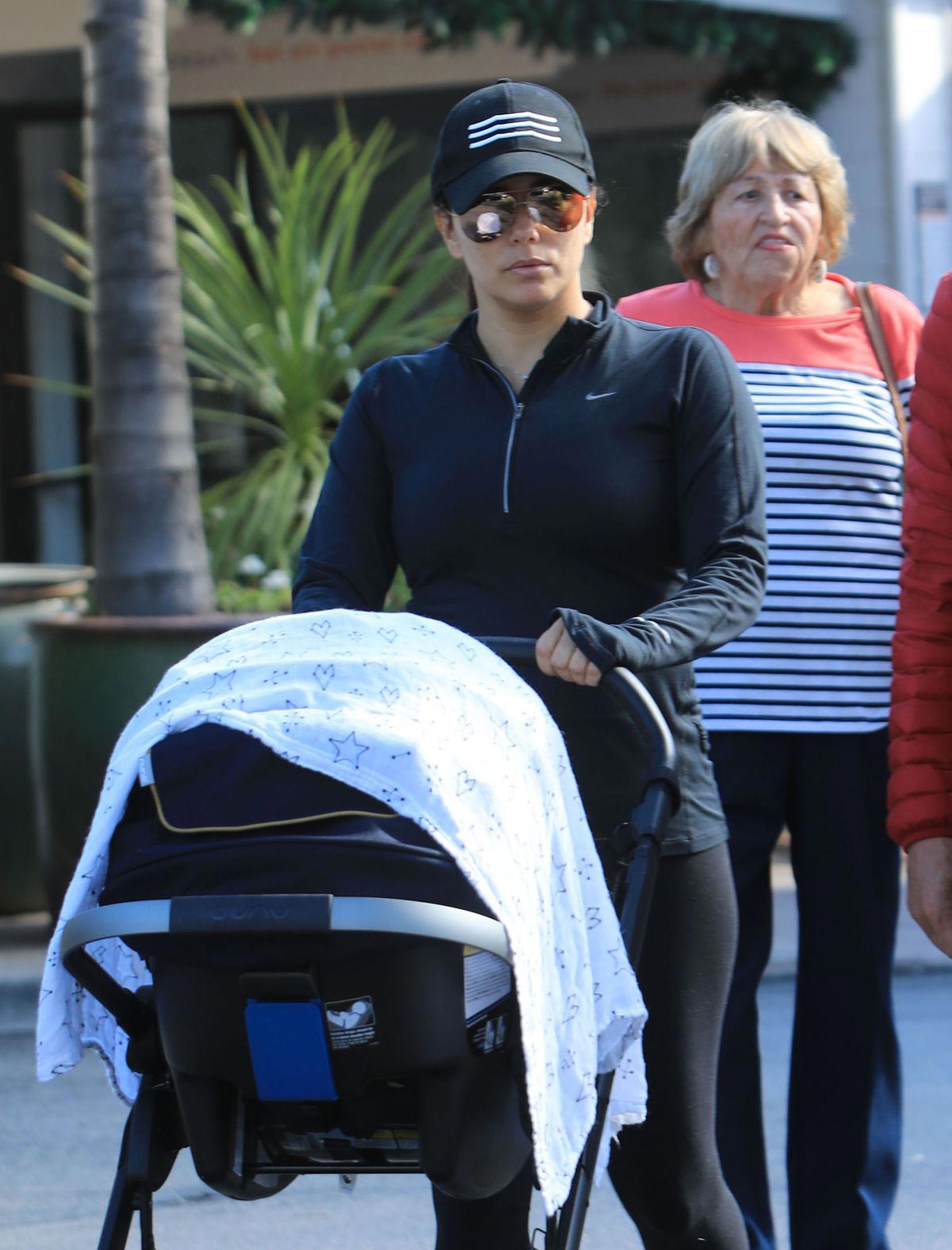 Eva Longoria Out and About in Los Angeles 2018/11/23