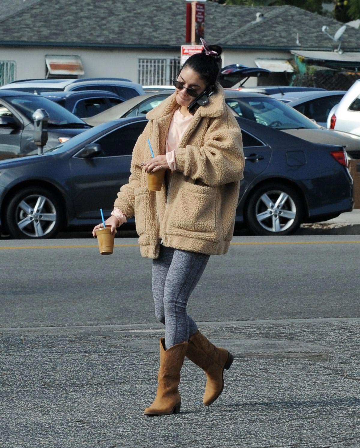 Vanessa Hudgens Out and About in Los Angeles 2018/11/25