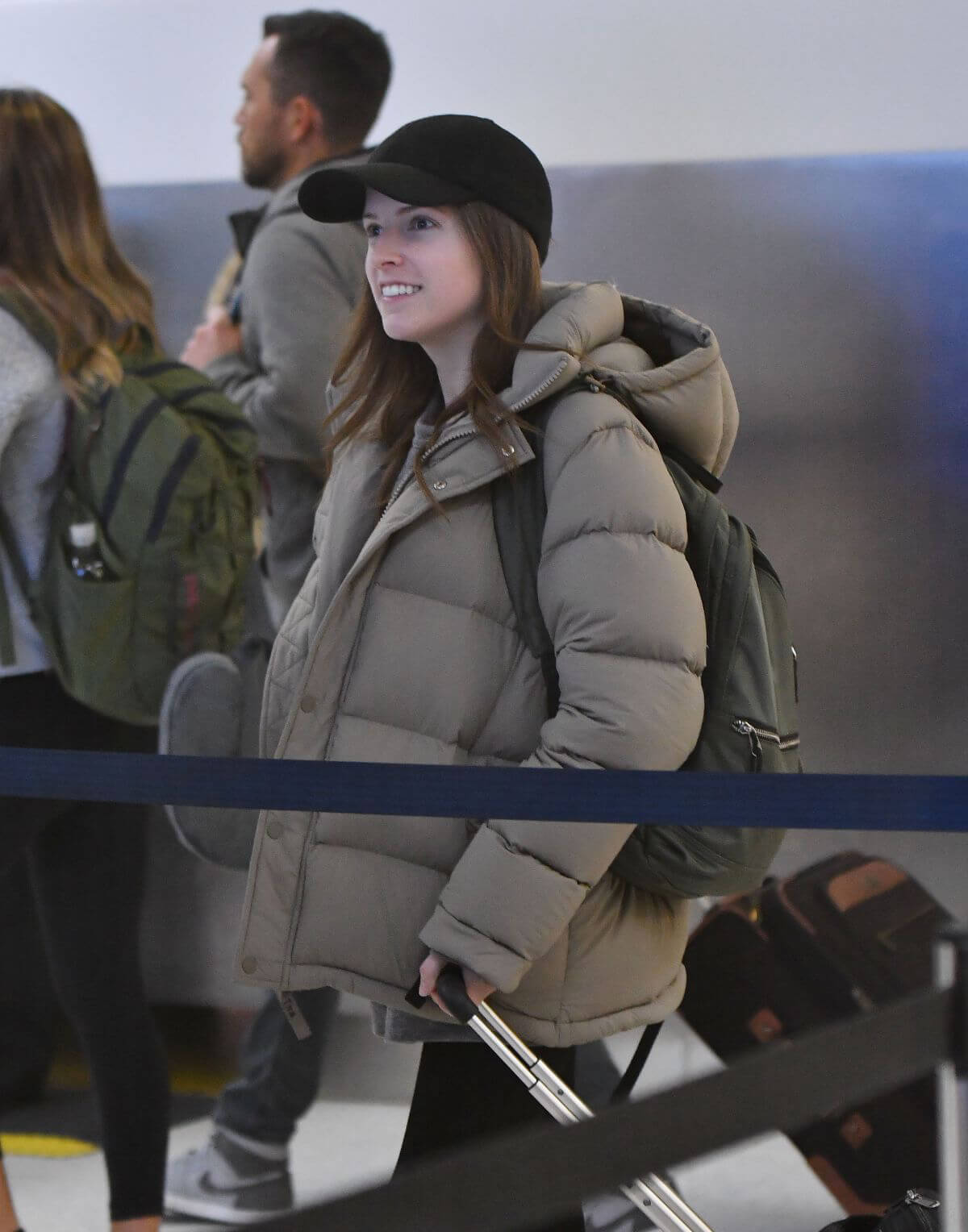 Anna Kendrick at Los Angeles International Airport 2018/12/28