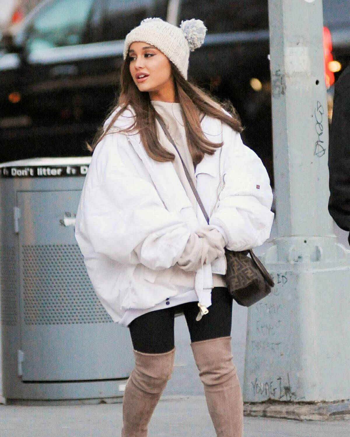 Ariana Grande Out in New York 2018/12/07