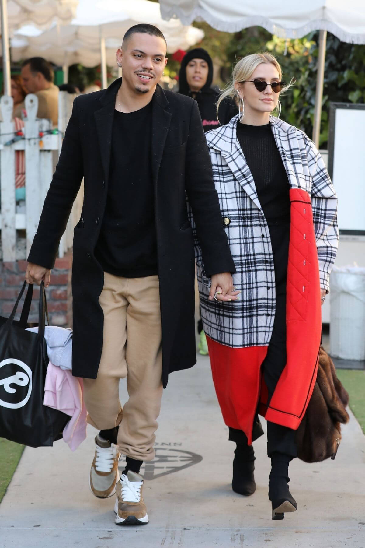 Ashlee Simpson and Evan Ross Out for Lunch in West Hollywood 2018/12/29