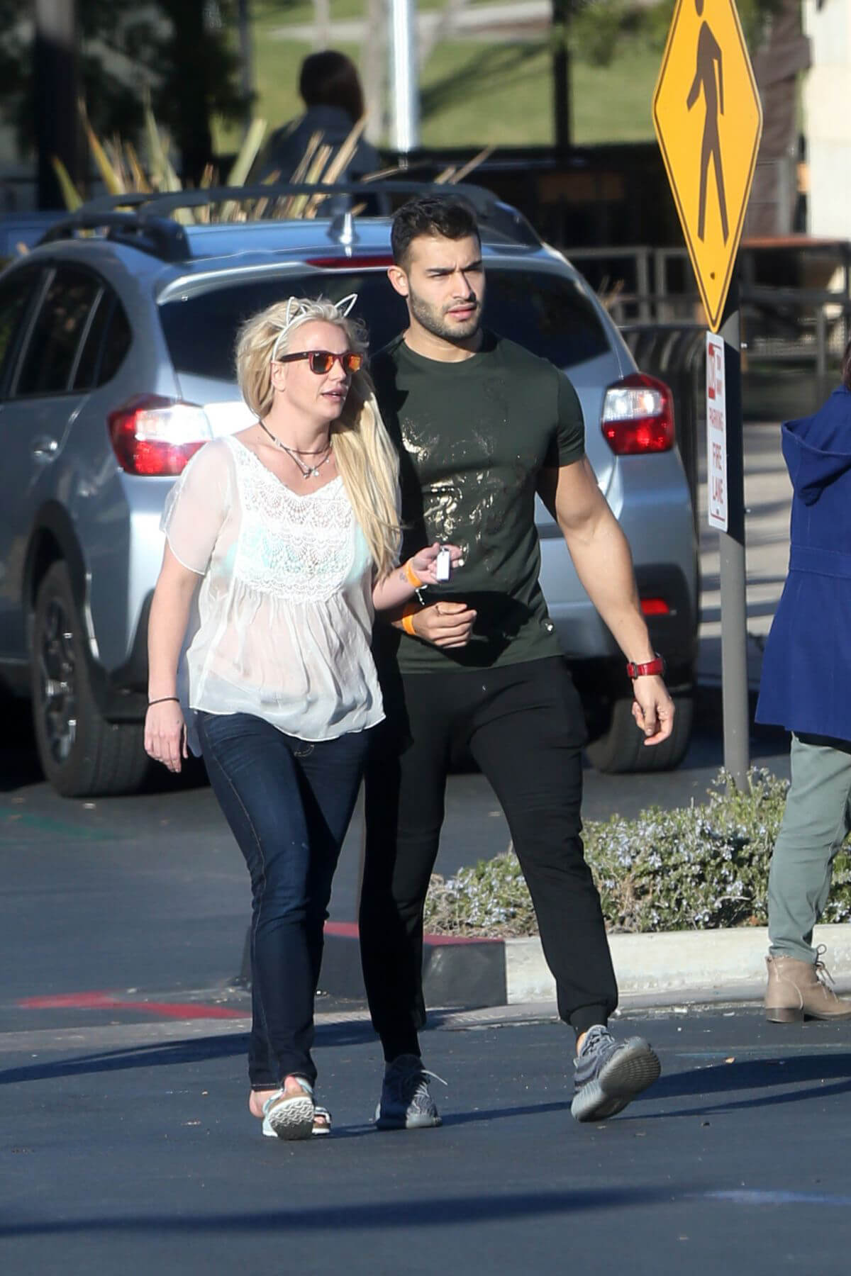 Britney Spears and Sam Asghari Out in Calabasas 2018/12/08