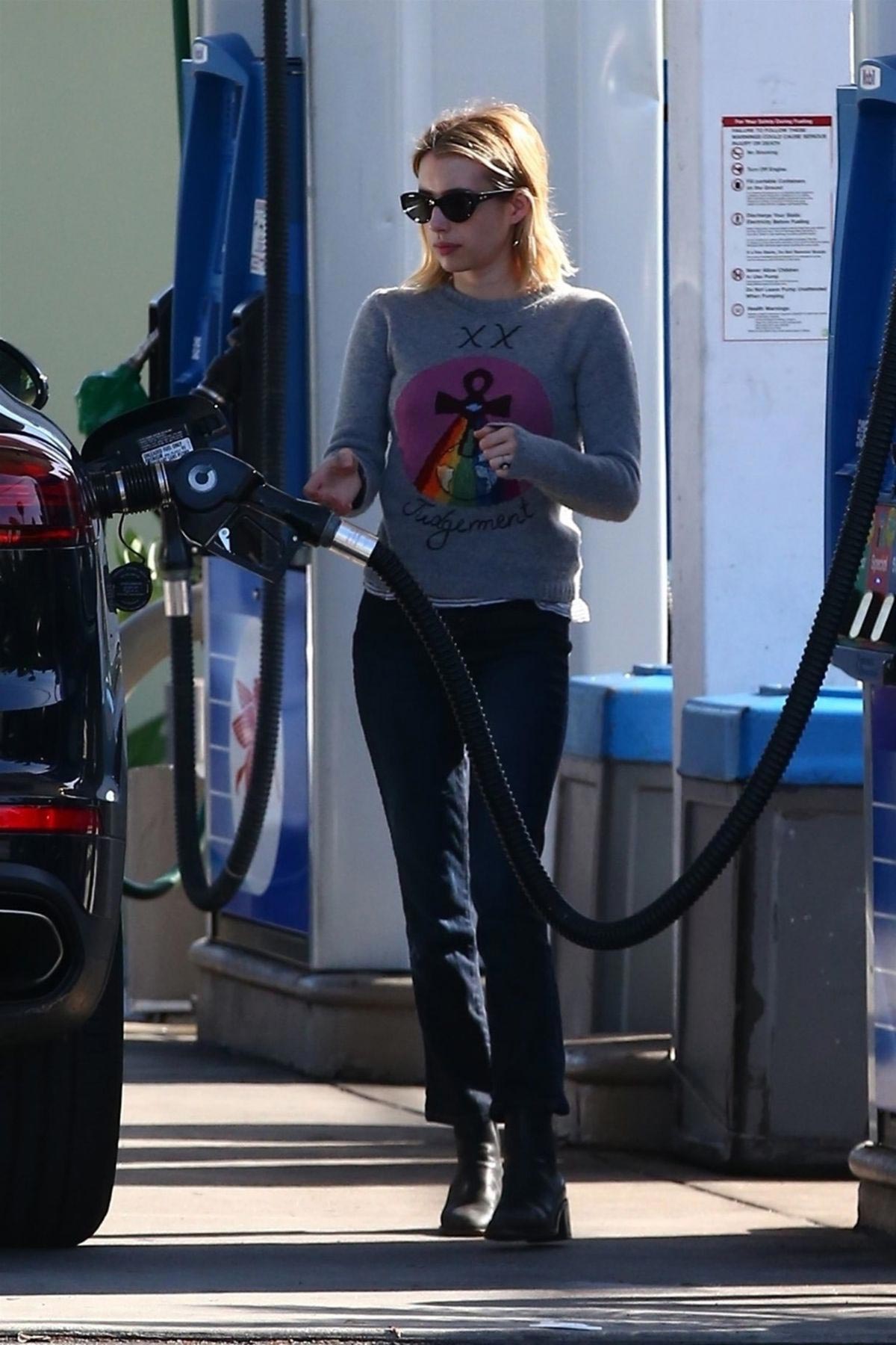 Emma Roberts at a Gas Station in Hollywood 2018/11/30